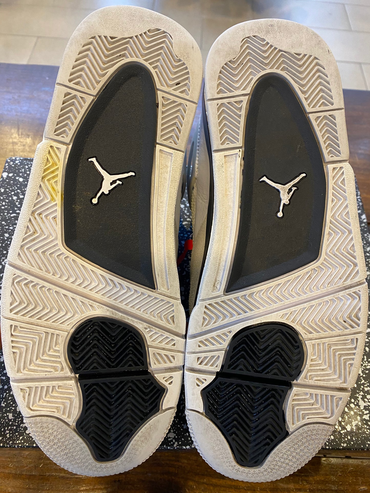 Jordan 4 Retro Military Black PRE OWNED