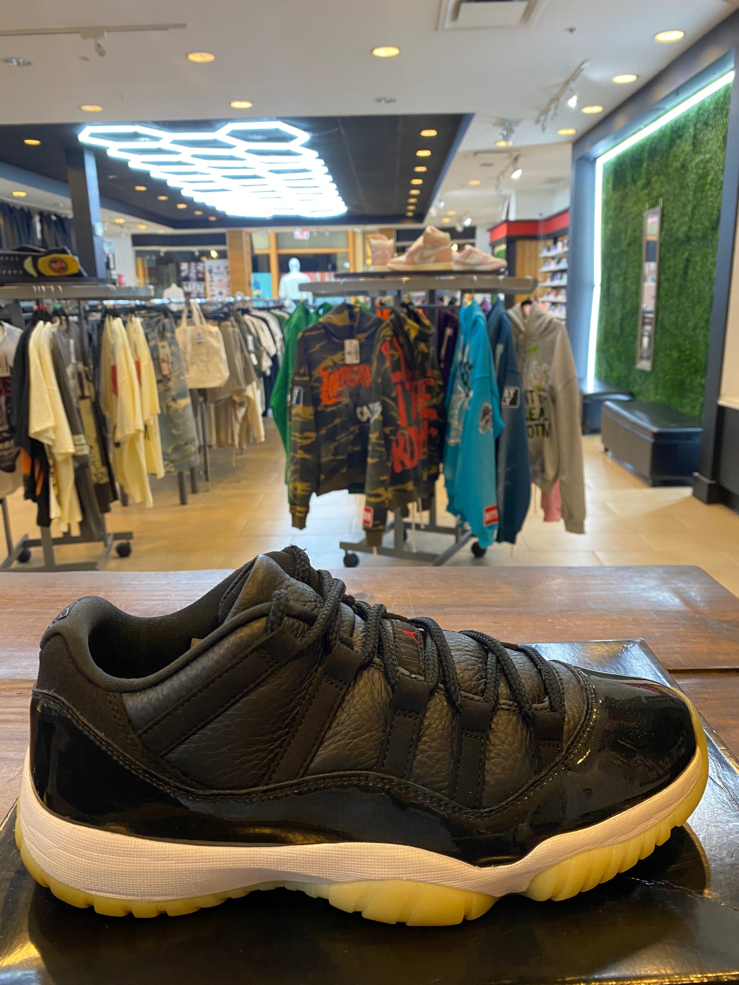 Jordan 11 Retro Low 72 10 PRE OWNED