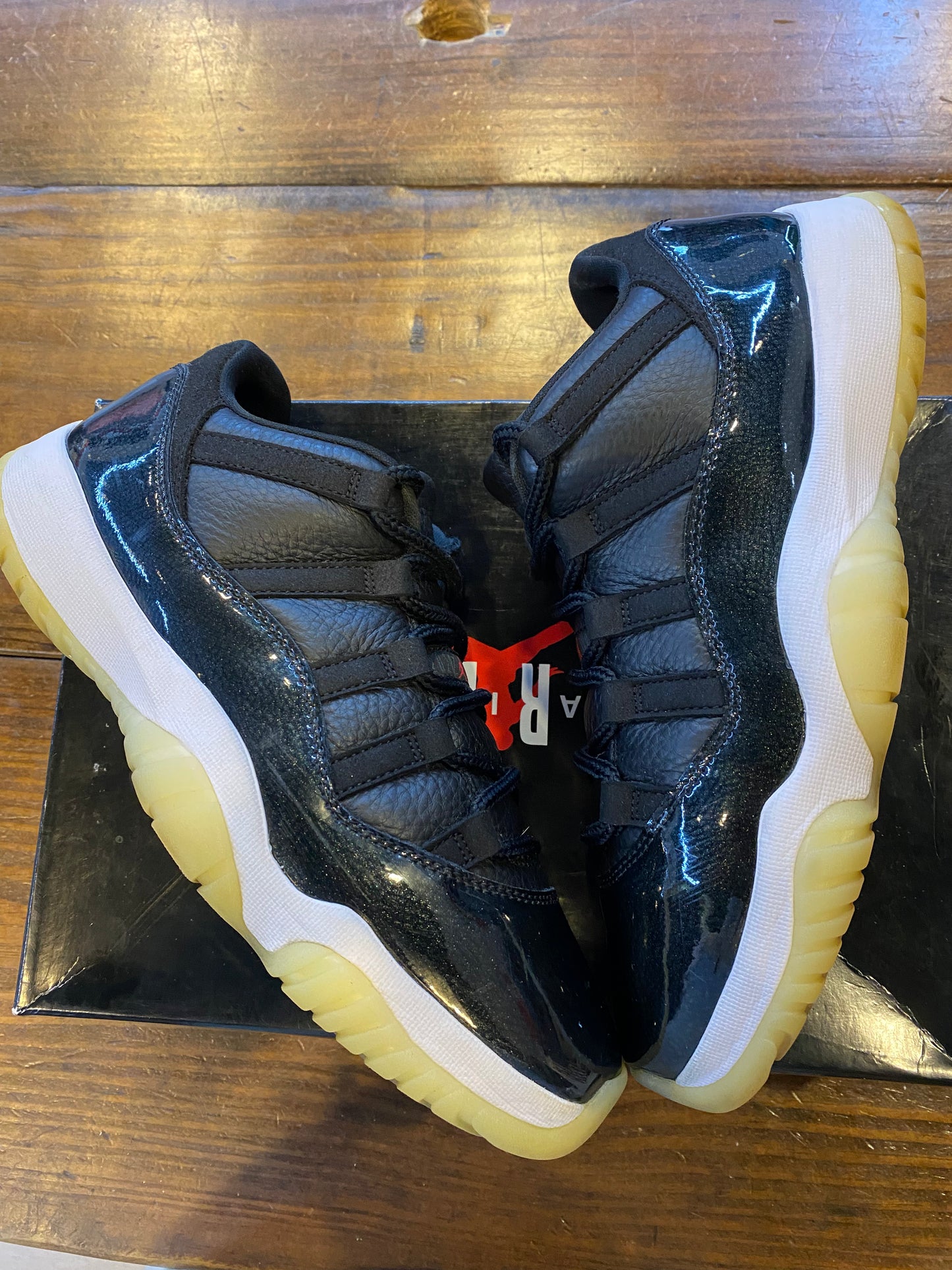 Jordan 11 Retro Low 72 10 PRE OWNED