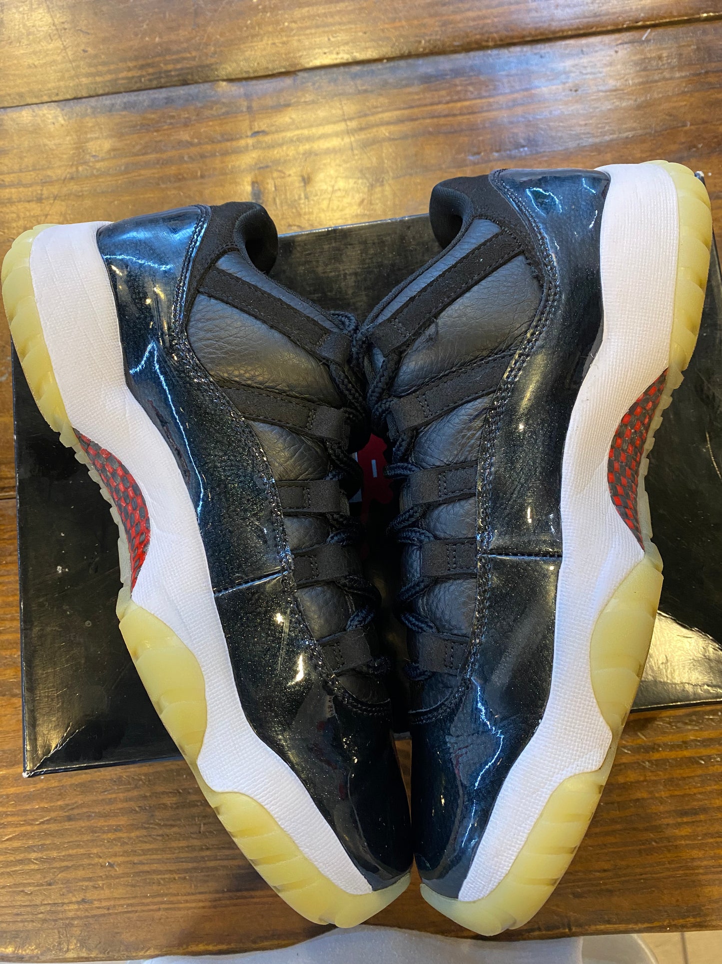 Jordan 11 Retro Low 72 10 PRE OWNED