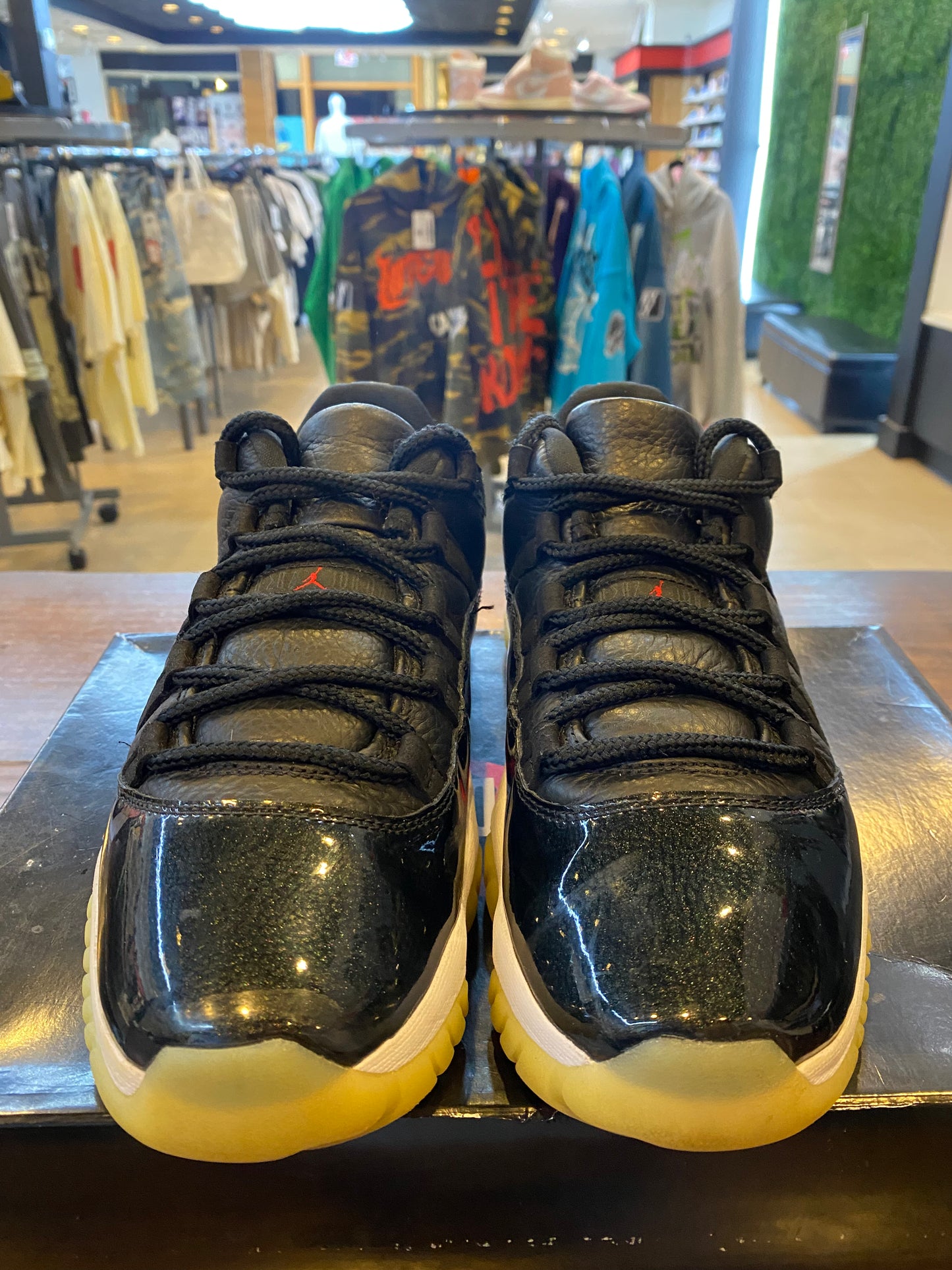 Jordan 11 Retro Low 72 10 PRE OWNED