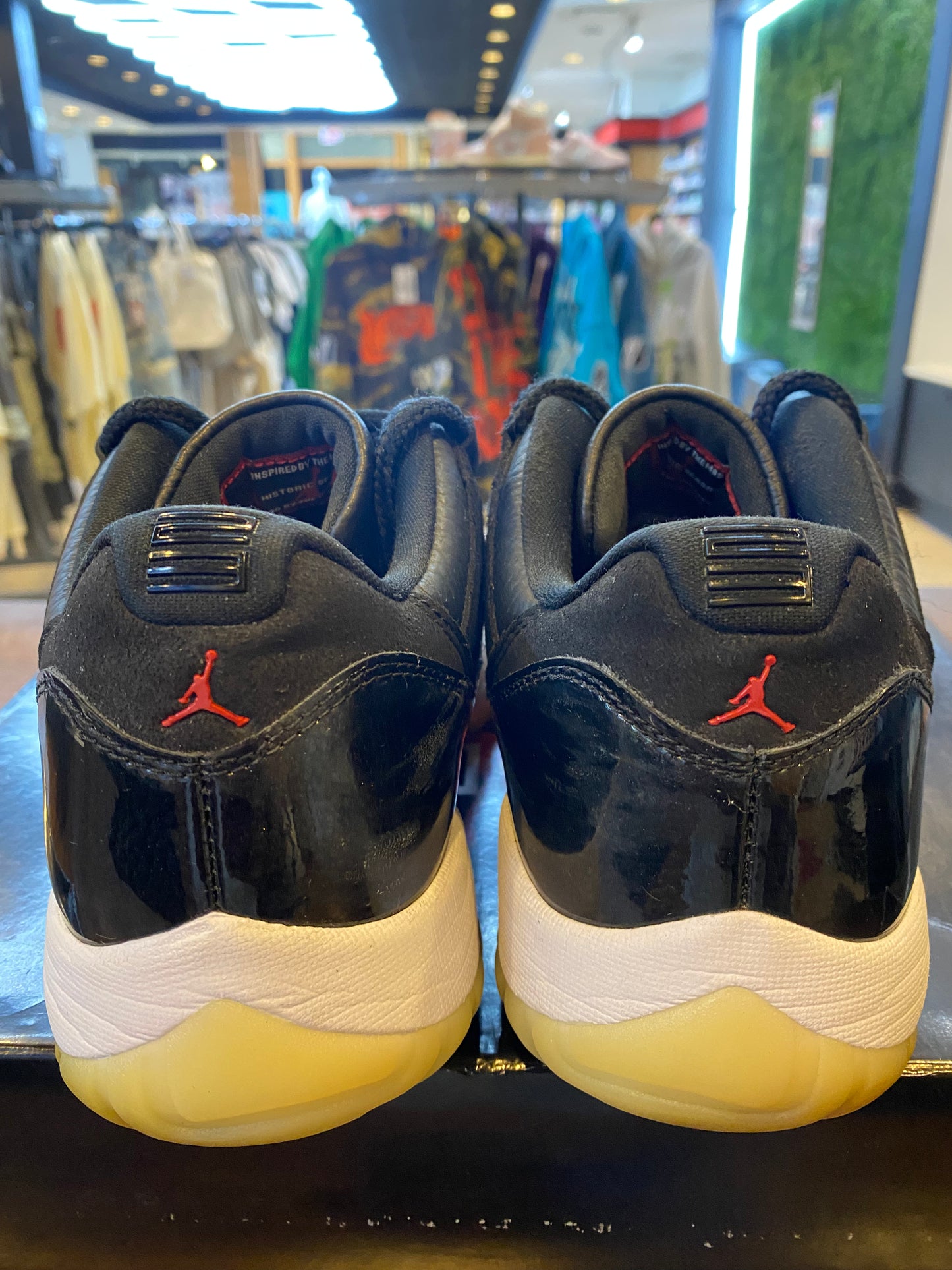 Jordan 11 Retro Low 72 10 PRE OWNED