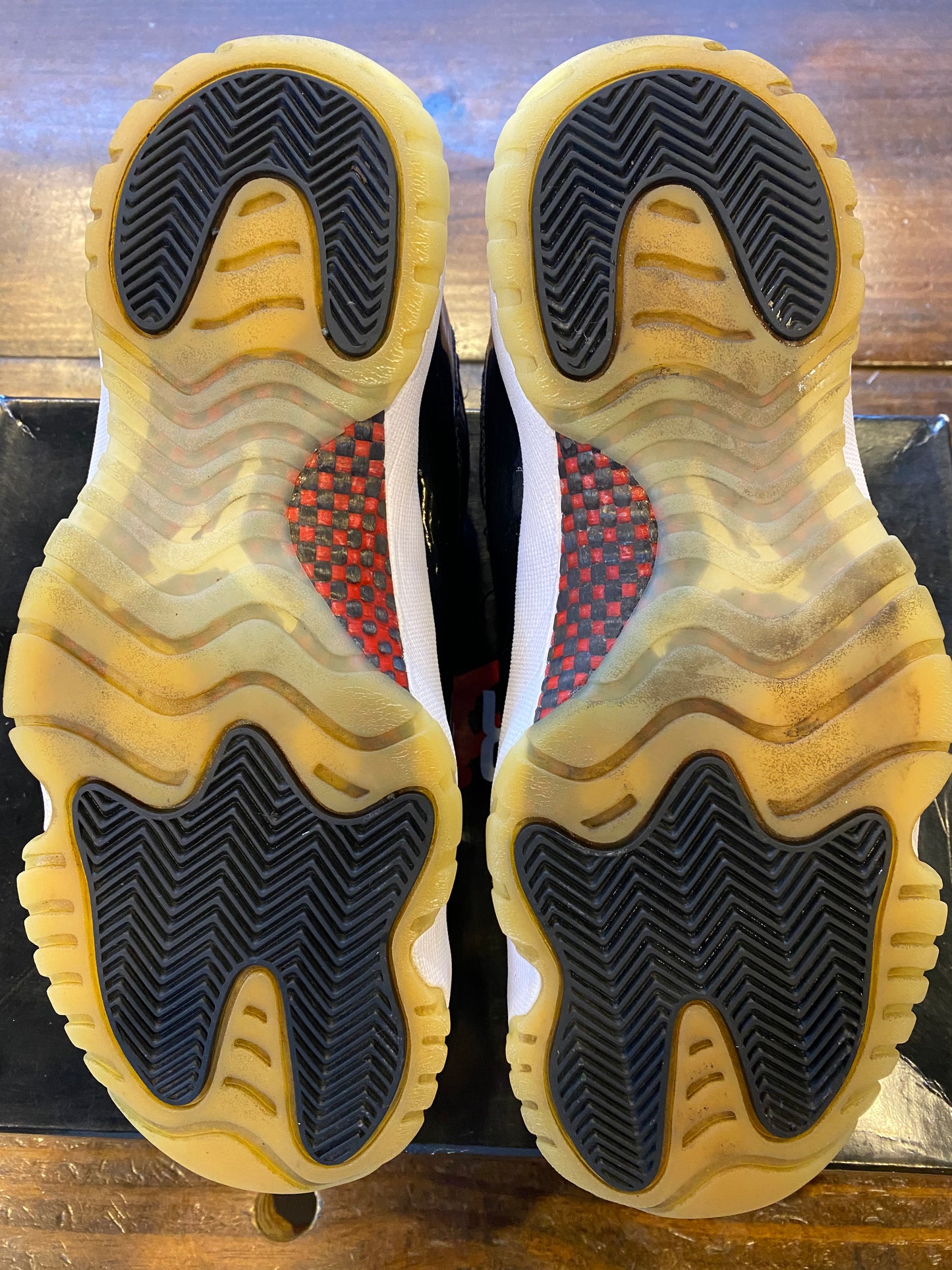 Jordan 11 Retro Low 72 10 PRE OWNED