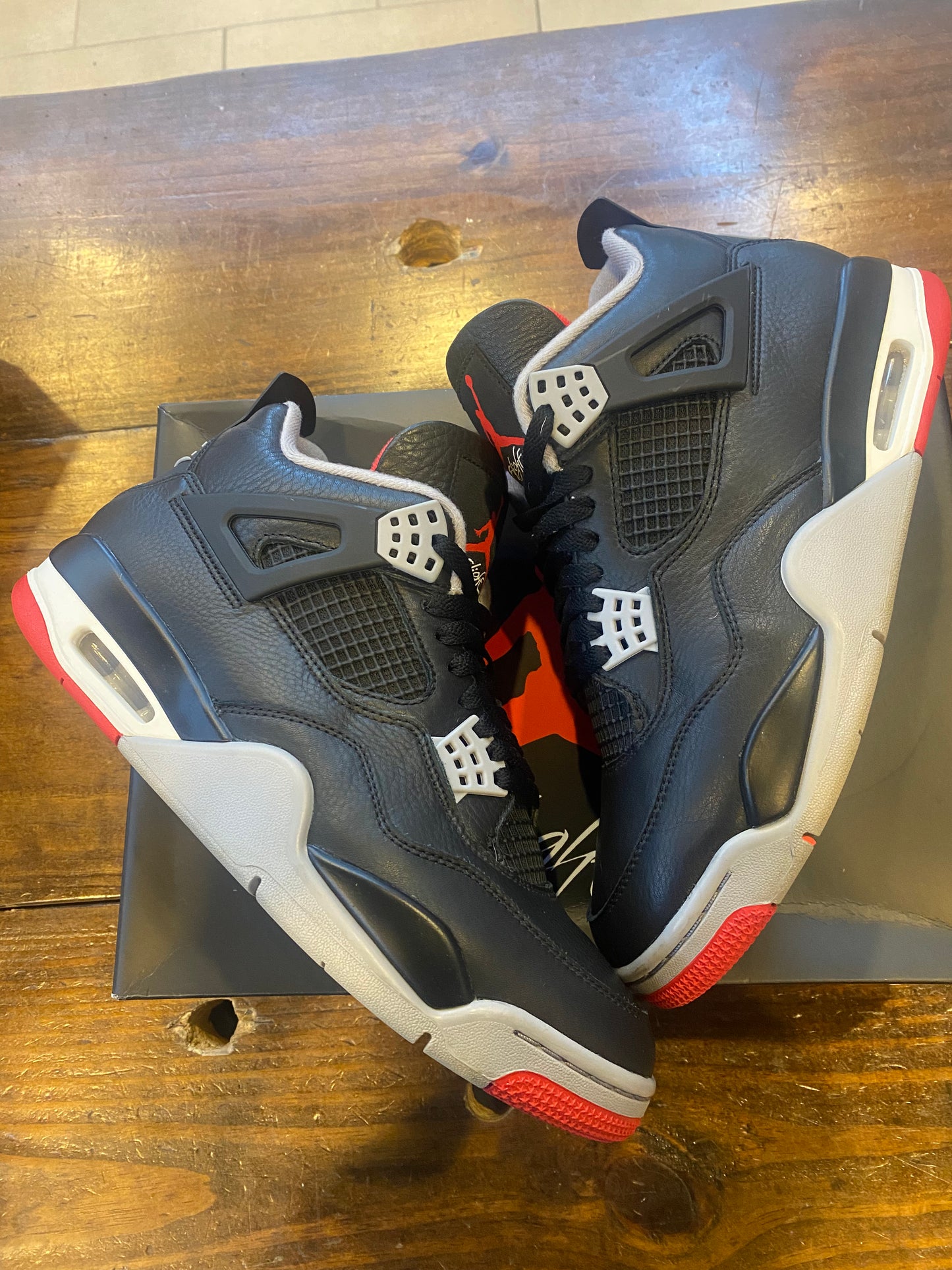 Jordan 4 Retro Bred Reimagined PRE OWNED