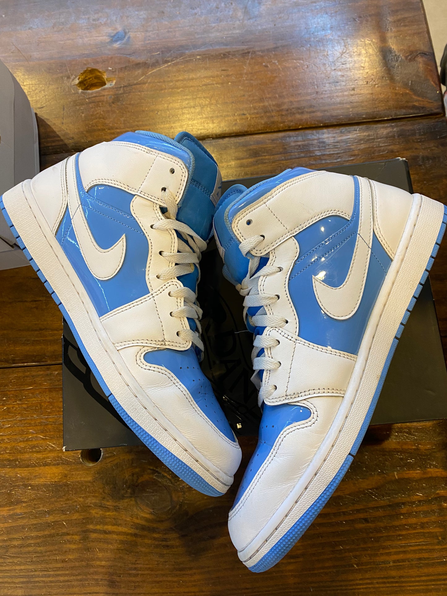 Jordan 1 Mid Legend Blue PRE OWNED