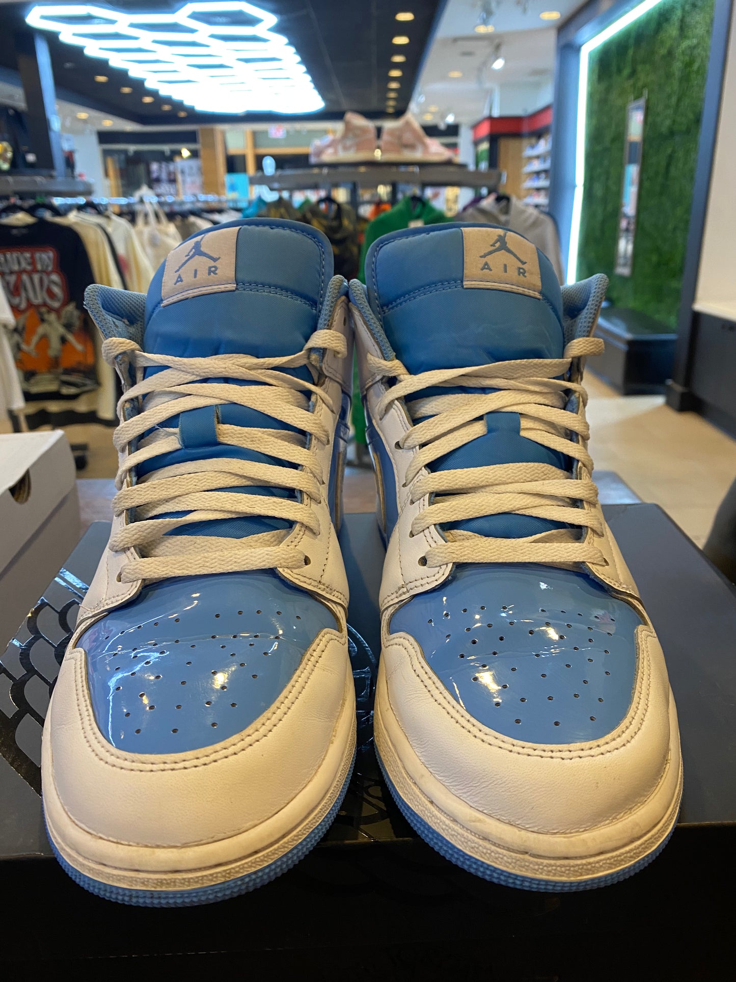 Jordan 1 Mid Legend Blue PRE OWNED