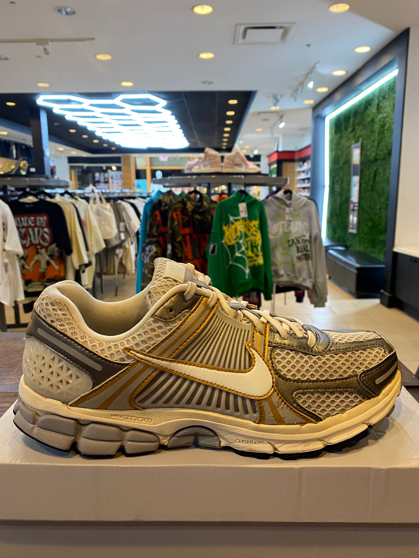 Air Zoom Vomero 5 Metallic Pewter Gold PRE OWNED