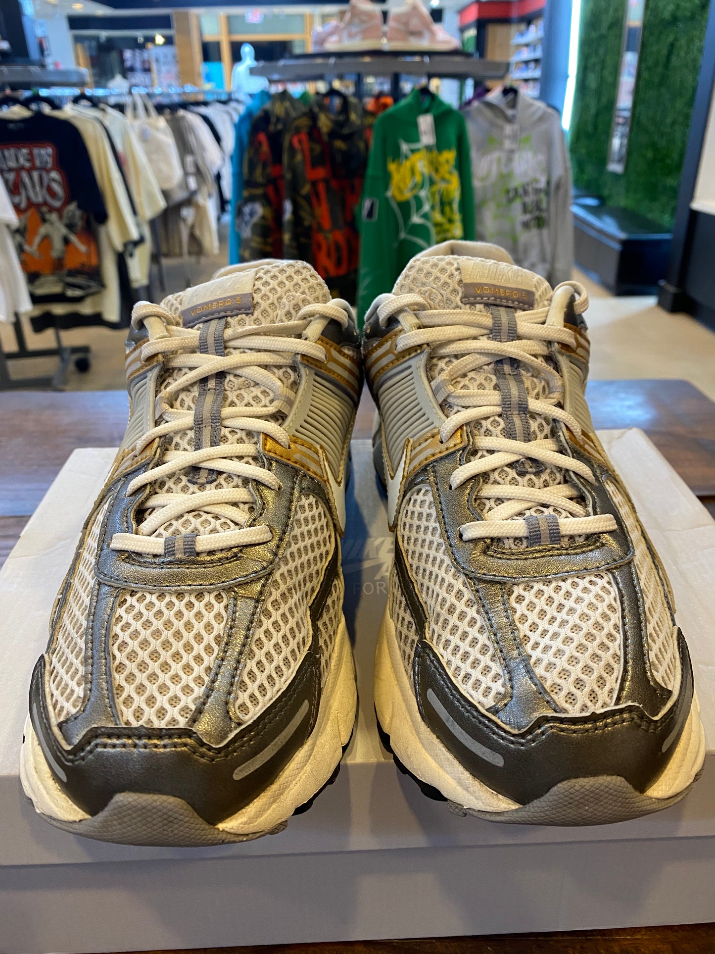 Air Zoom Vomero 5 Metallic Pewter Gold PRE OWNED