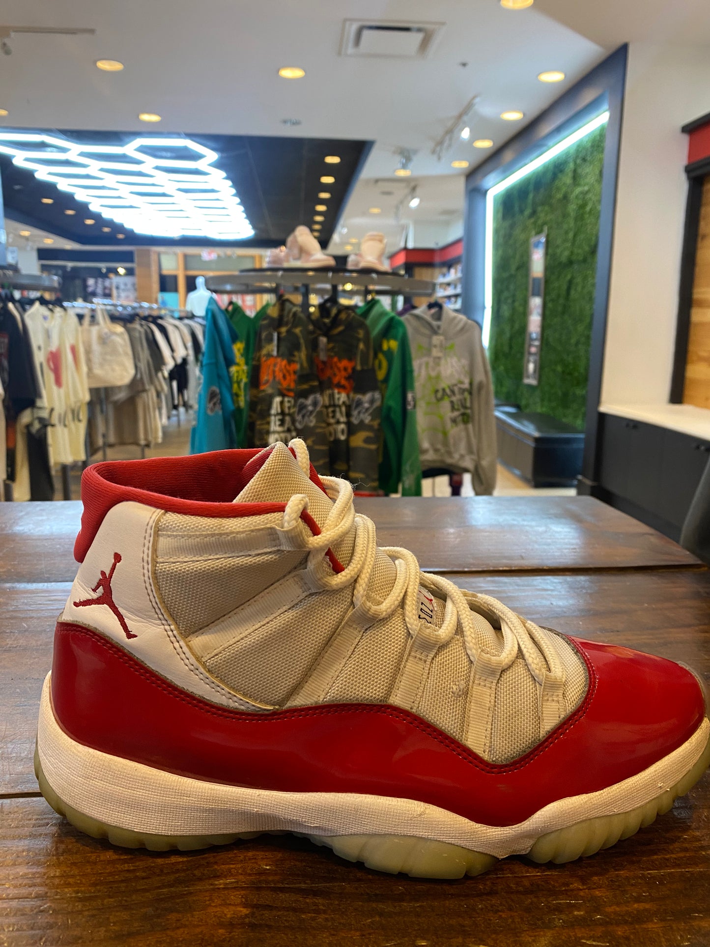 Jordan 11 Retro Cherry PRE OWNED