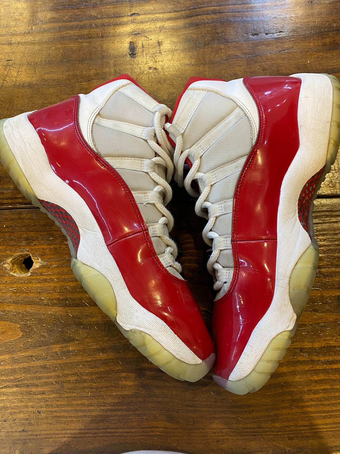 Jordan 11 Retro Cherry PRE OWNED