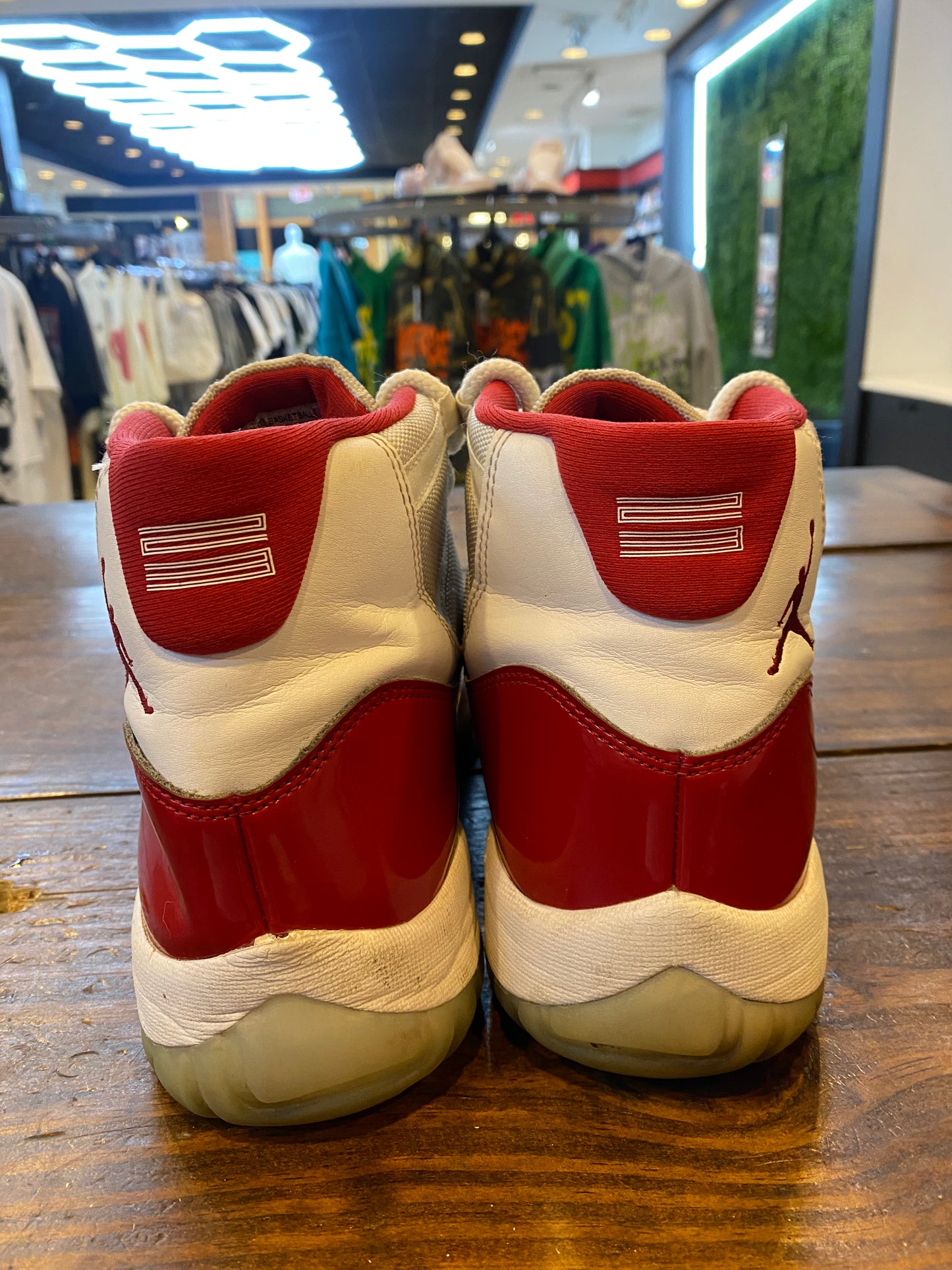 Jordan 11 Retro Cherry PRE OWNED