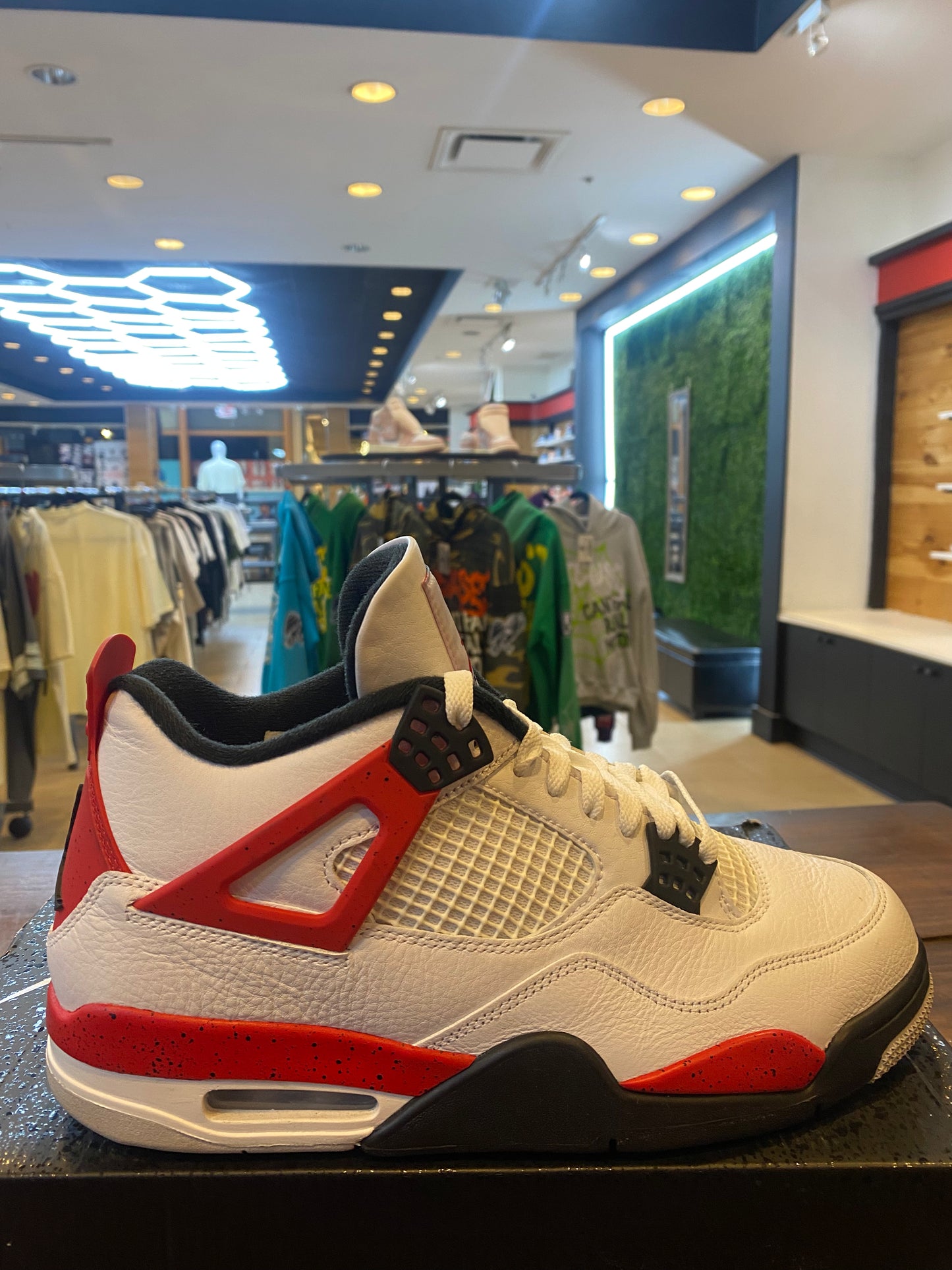 Jordan 4 Retro Red Cement PRE OWNED