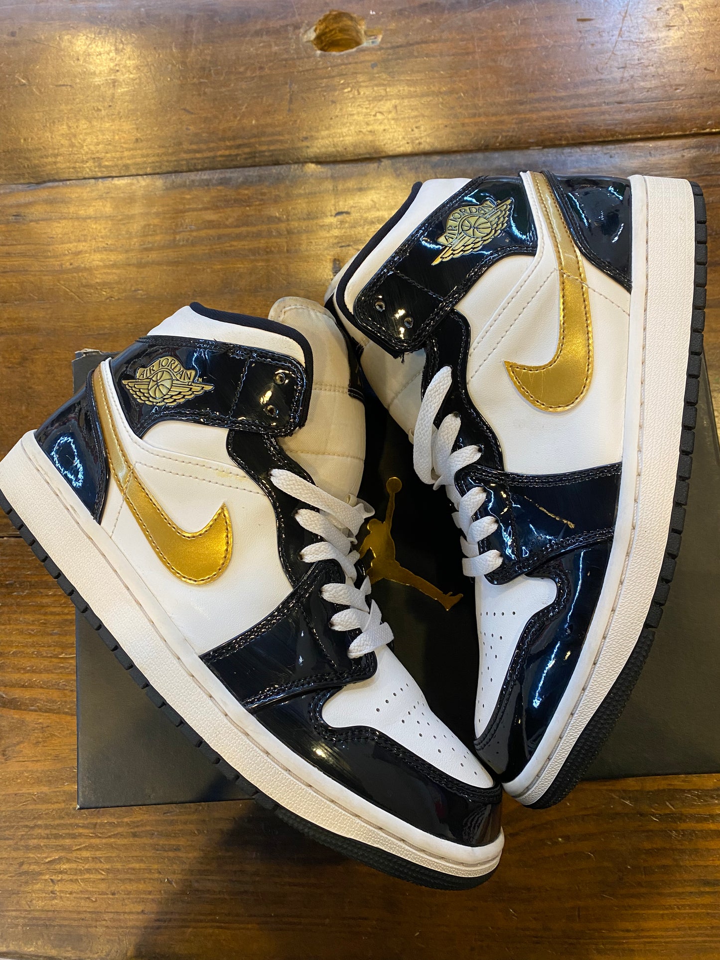 Jordan 1 Mid Patent SE Black Gold PRE OWNED