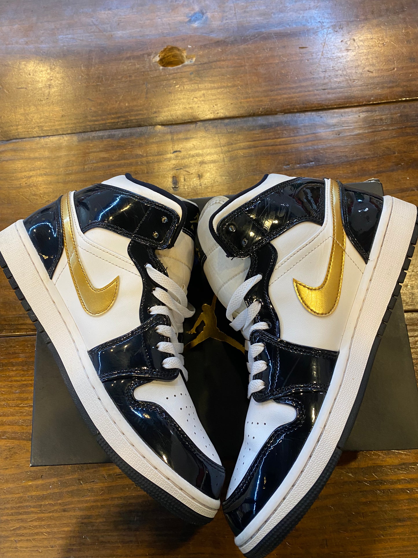 Jordan 1 Mid Patent SE Black Gold PRE OWNED