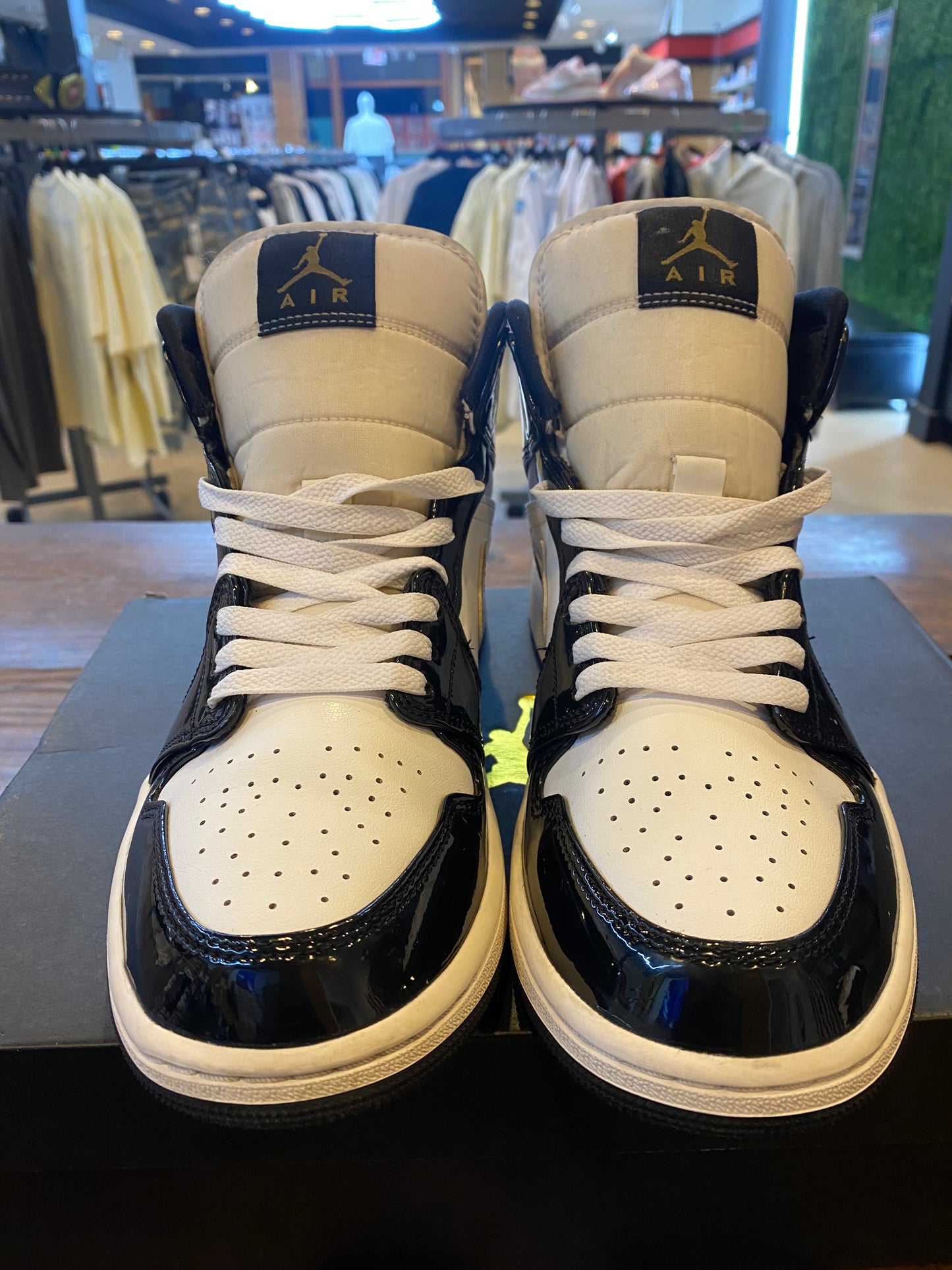 Jordan 1 Mid Patent SE Black Gold PRE OWNED