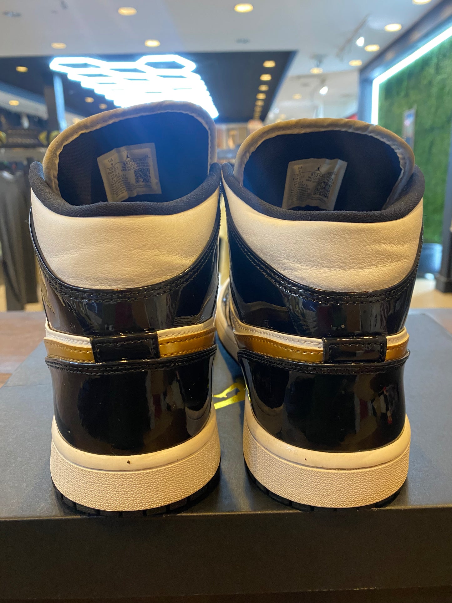 Jordan 1 Mid Patent SE Black Gold PRE OWNED
