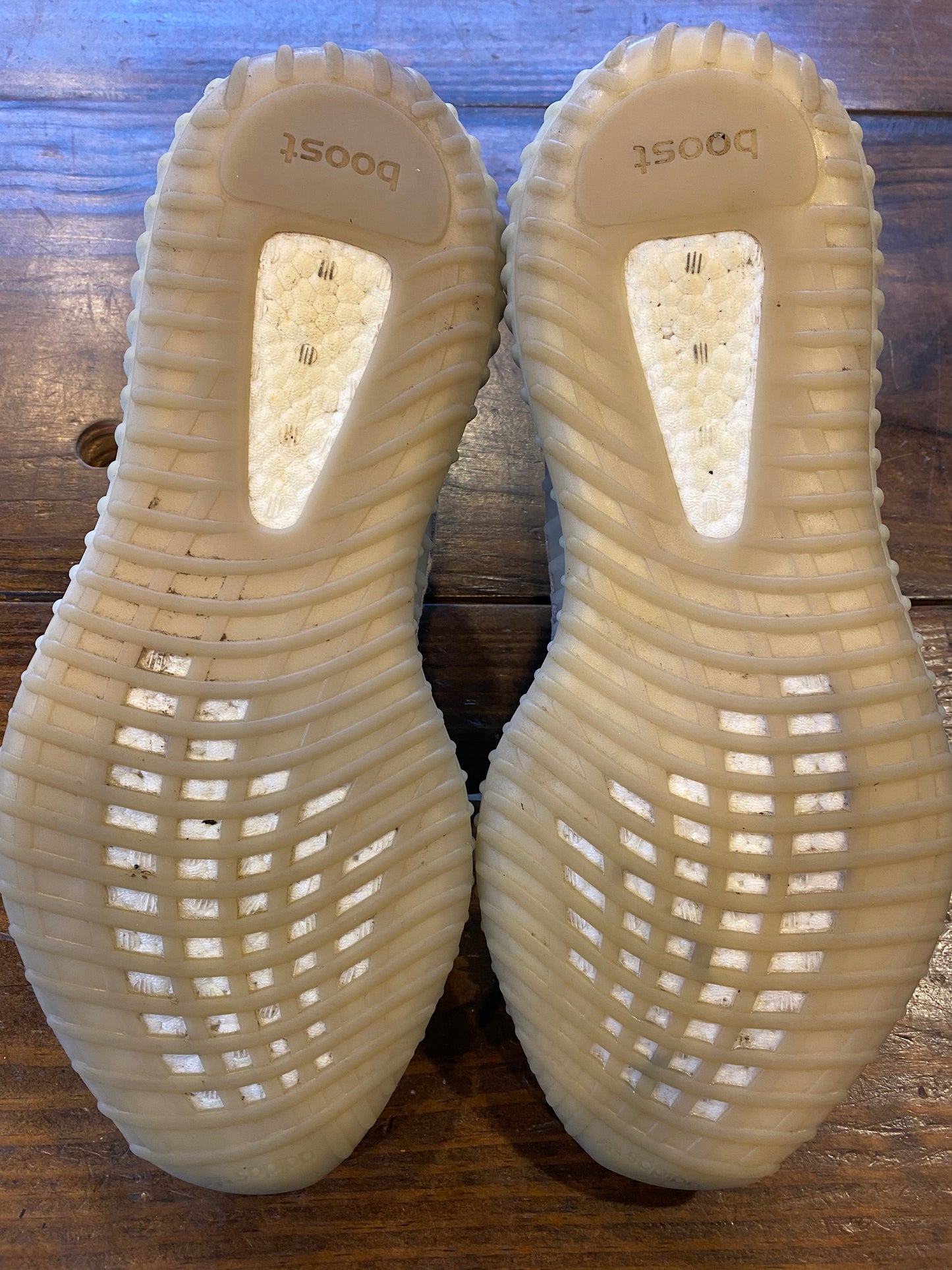 Yeezy Boost 350 V 2 Tail Light PRE OWNED