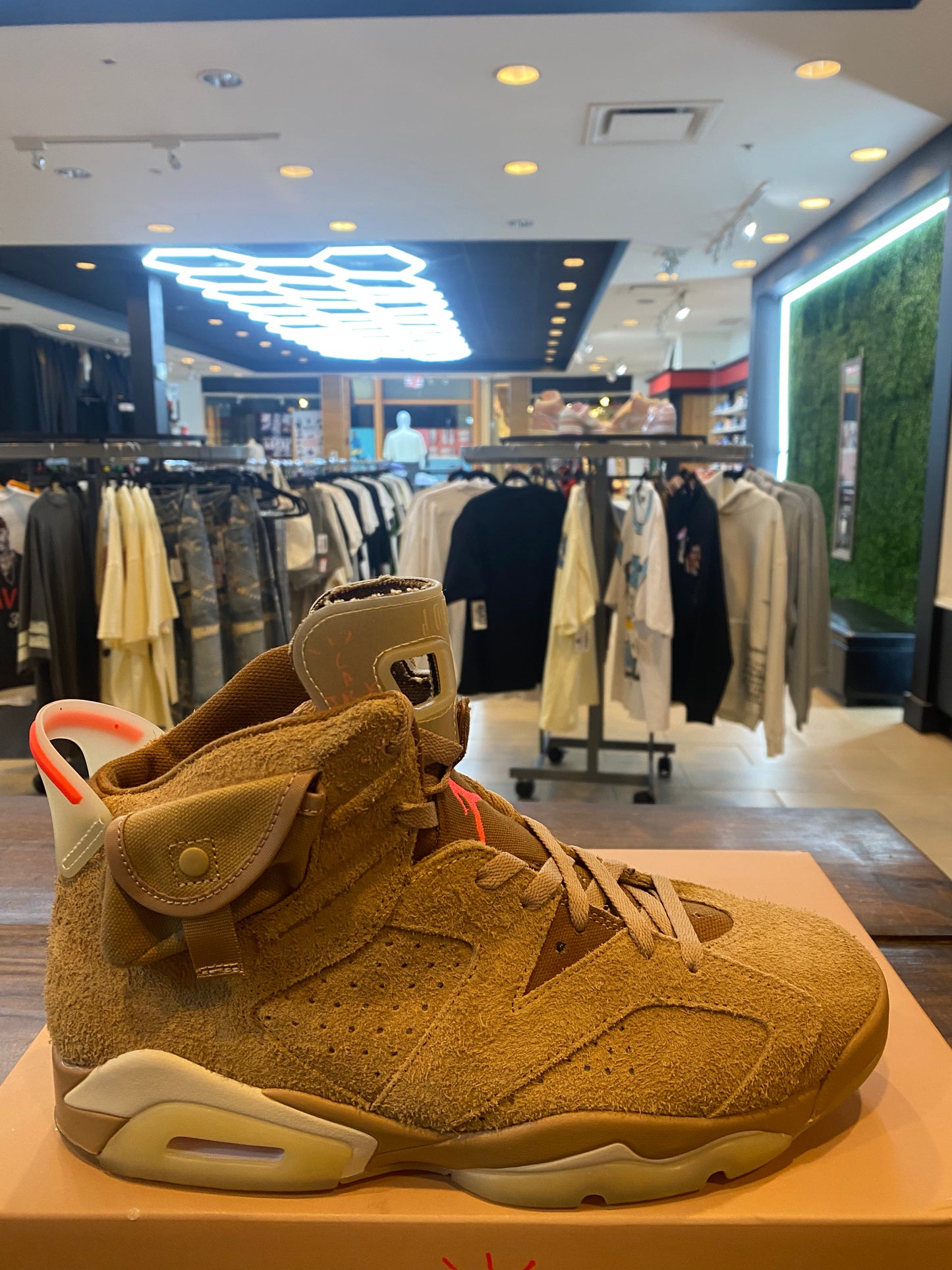 Travis Scott X Jordan 6 Retro British Khaki PRE OWNED