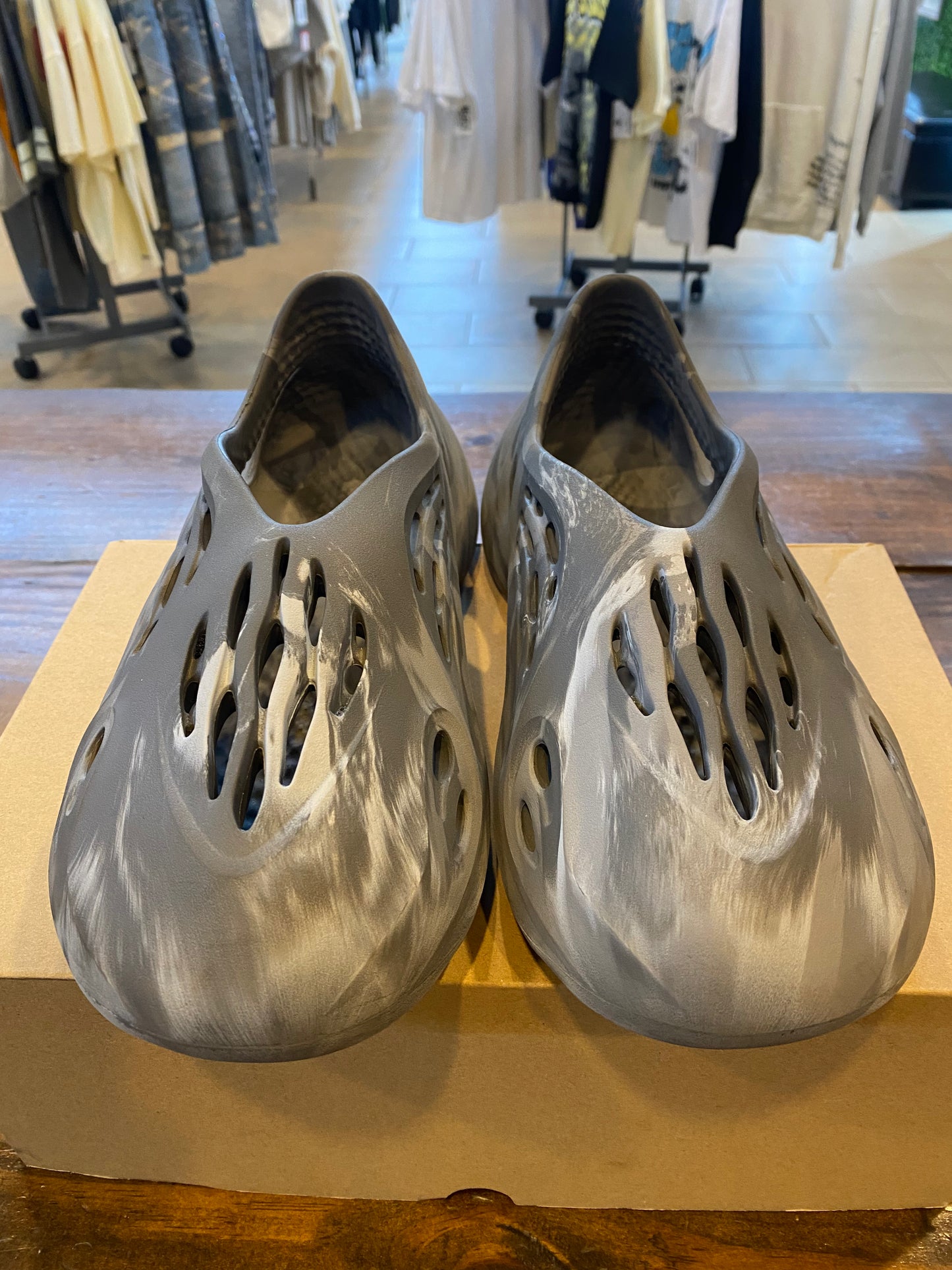 Yeezy Foam Runner MX Granite PRE OWNED