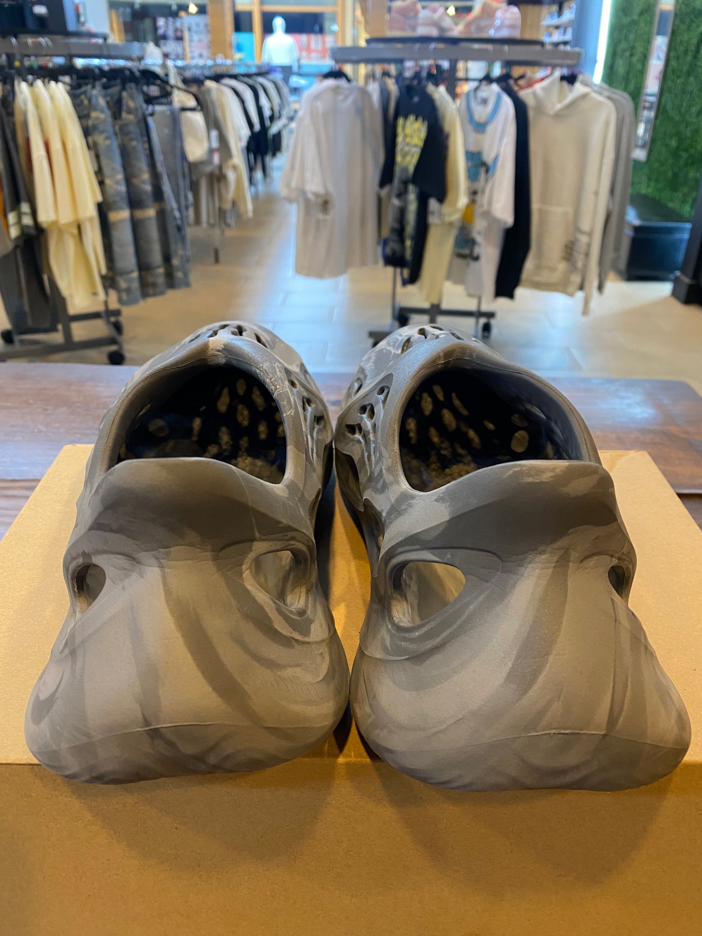 Yeezy Foam Runner MX Granite PRE OWNED