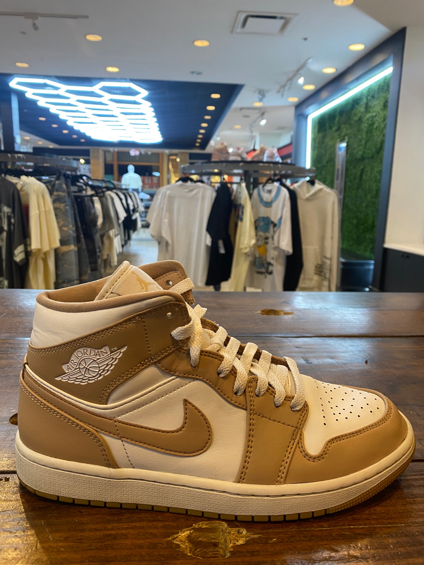 Jordan 1 Mid Tan Gum PRE OWNED