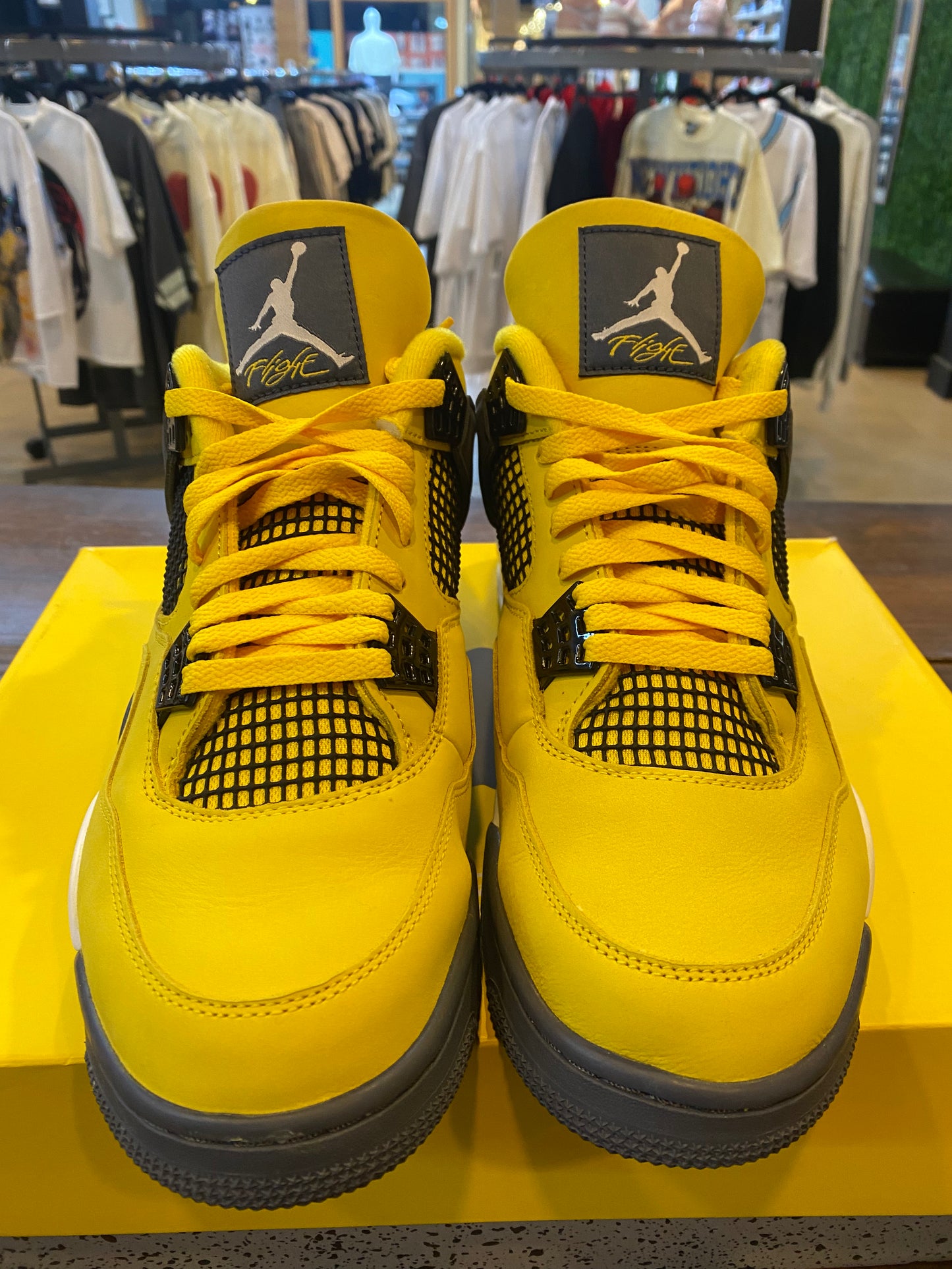 Jordan 4 Retro Lightning 2021 PRE OWNED