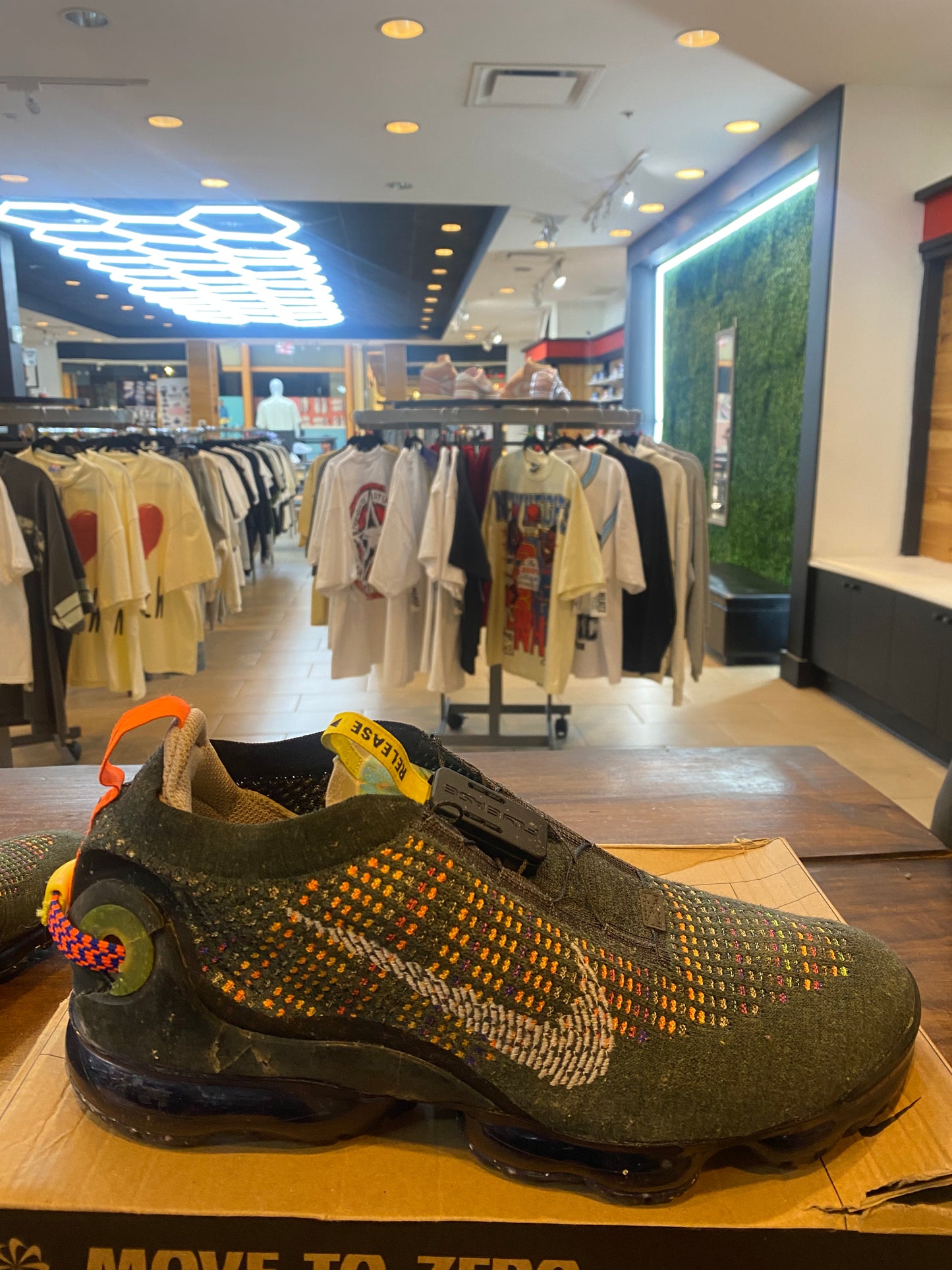 Air Vapor Max 2020 Flyknit Newsprint PRE OWNED