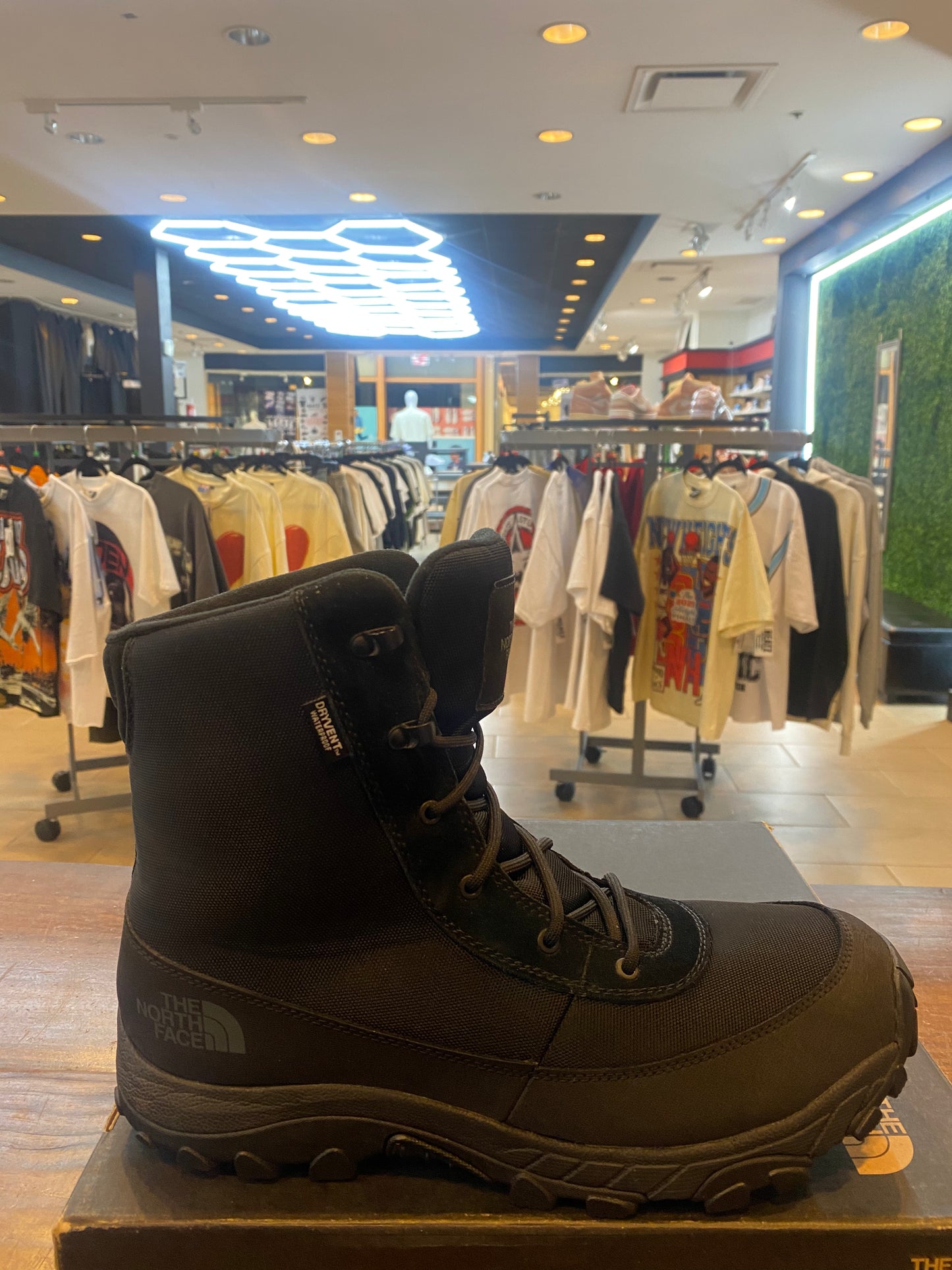 THE NORTH FACE CHILKAT NYLON II WINTER BOOTS PRE OWNED