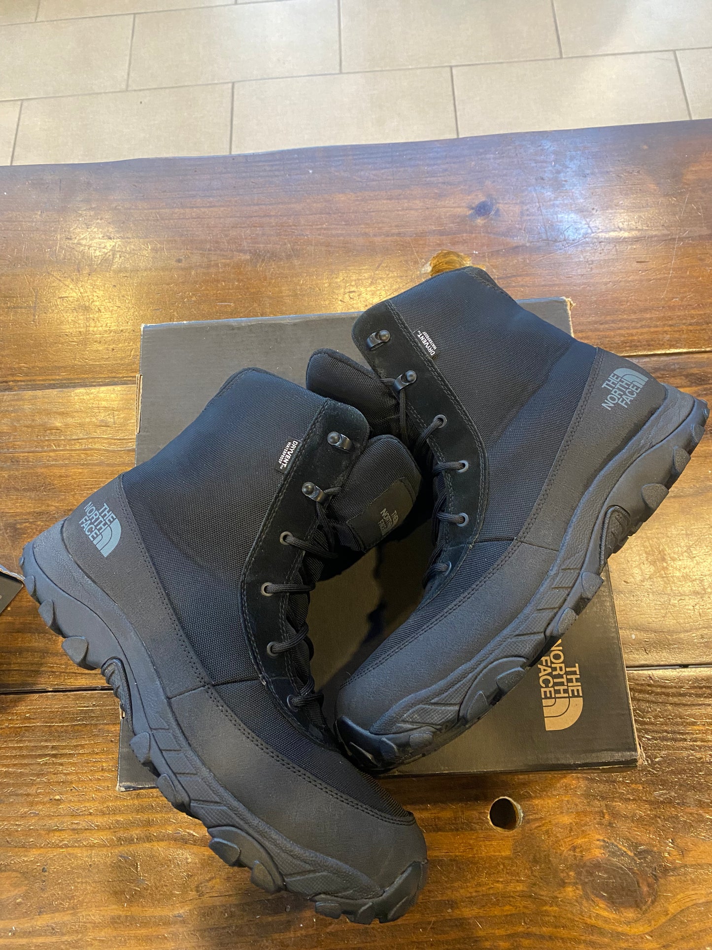 THE NORTH FACE CHILKAT NYLON II WINTER BOOTS PRE OWNED
