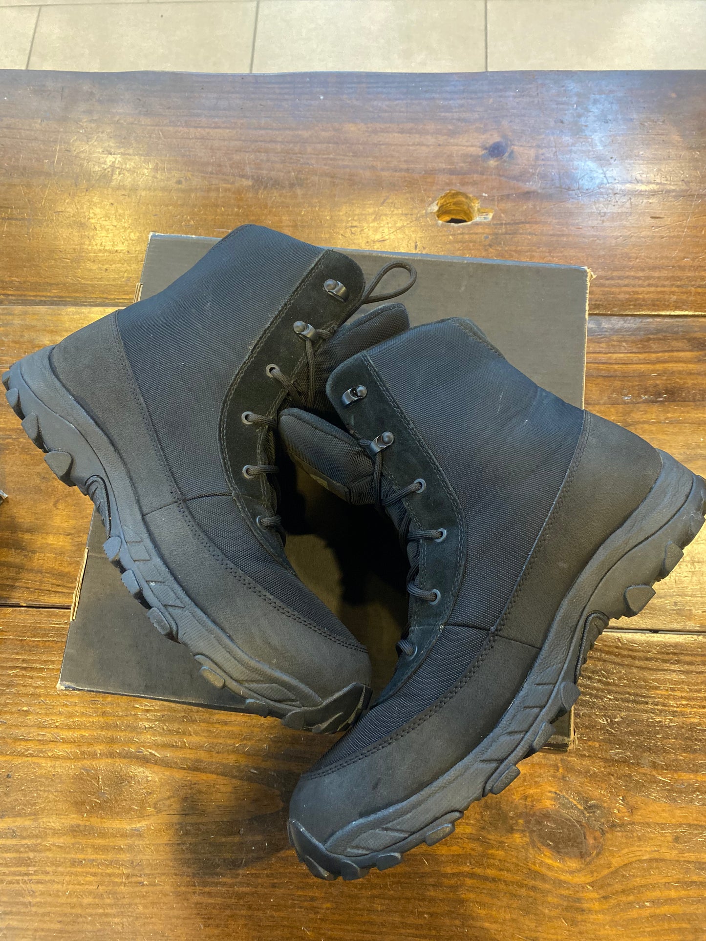 THE NORTH FACE CHILKAT NYLON II WINTER BOOTS PRE OWNED