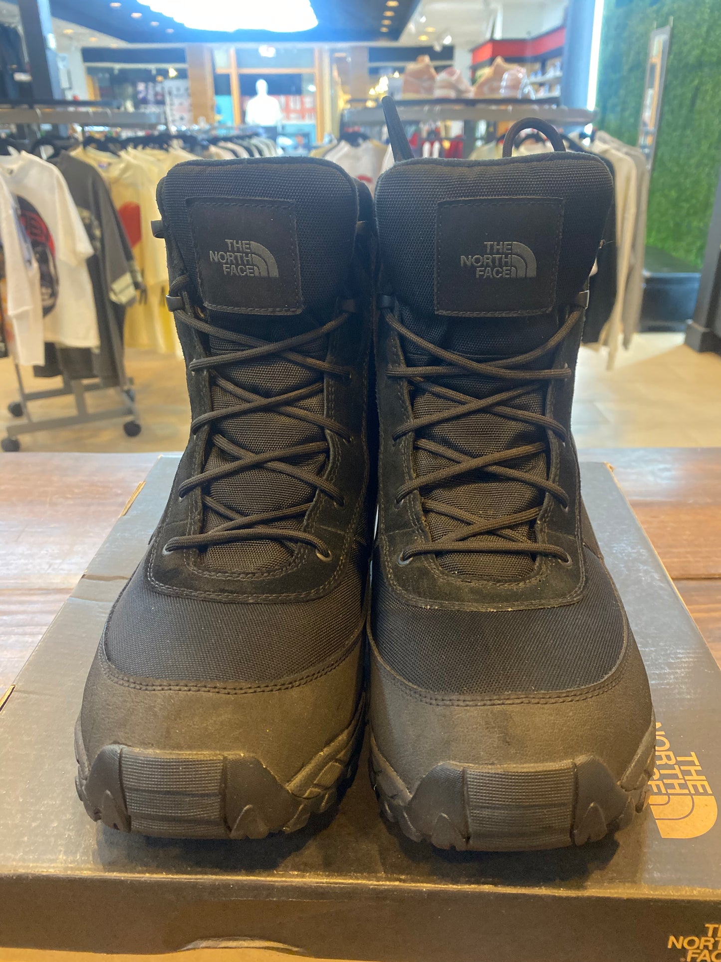 THE NORTH FACE CHILKAT NYLON II WINTER BOOTS PRE OWNED