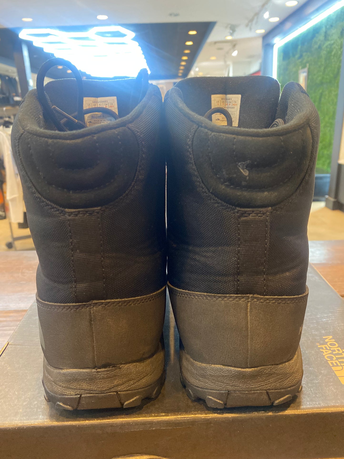 THE NORTH FACE CHILKAT NYLON II WINTER BOOTS PRE OWNED