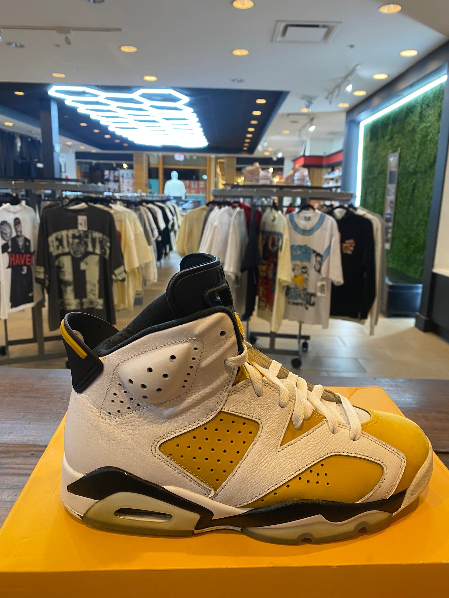 Jordan 6 Retro Yellow Ochre PRE OWNED