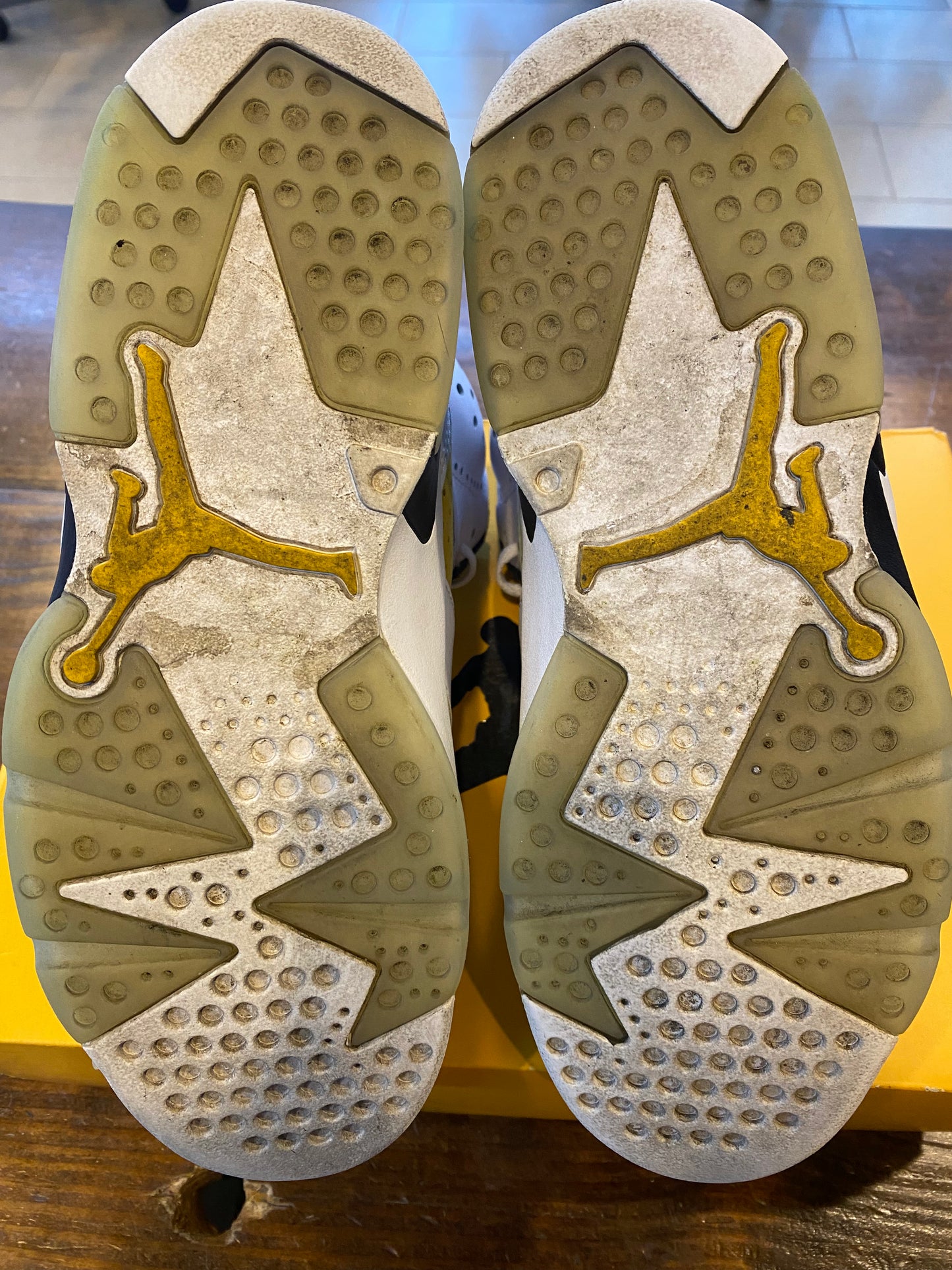 Jordan 6 Retro Yellow Ochre PRE OWNED