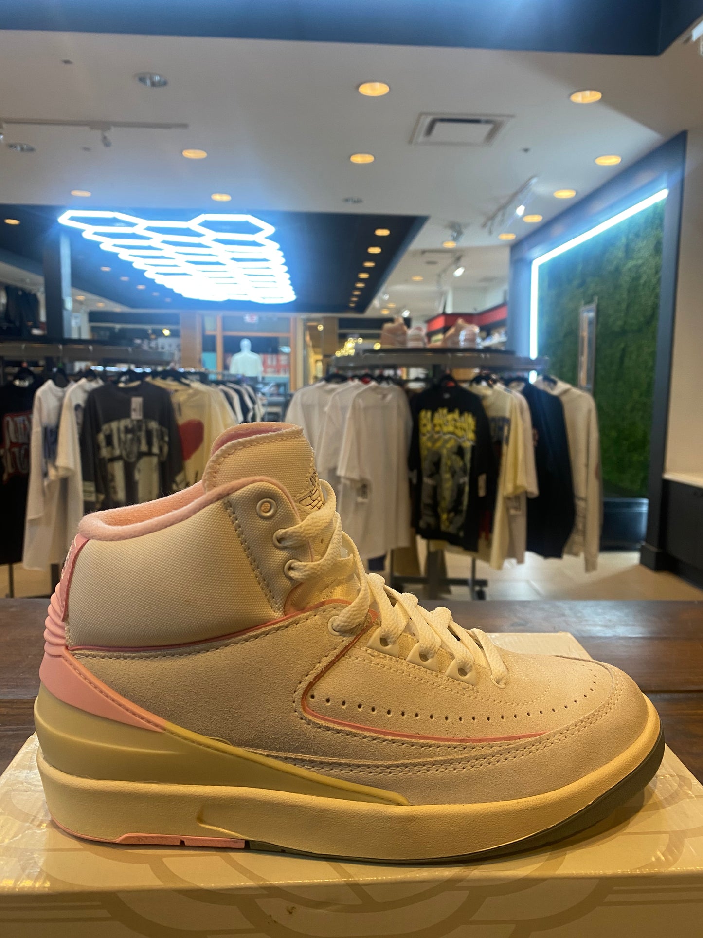 Wmns Jordan 2 Retro Soft Pink PRE OWNED
