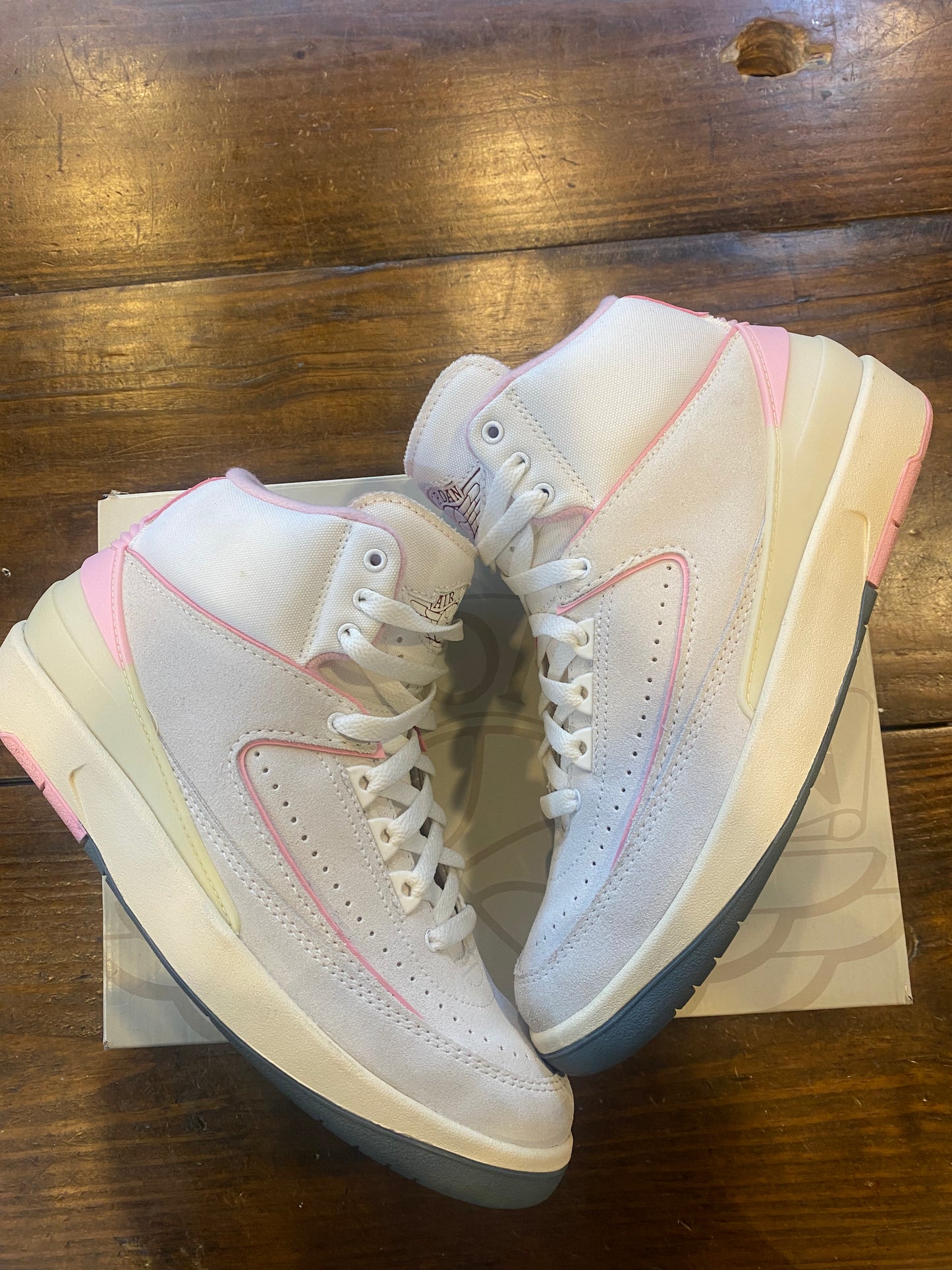 Wmns Jordan 2 Retro Soft Pink PRE OWNED