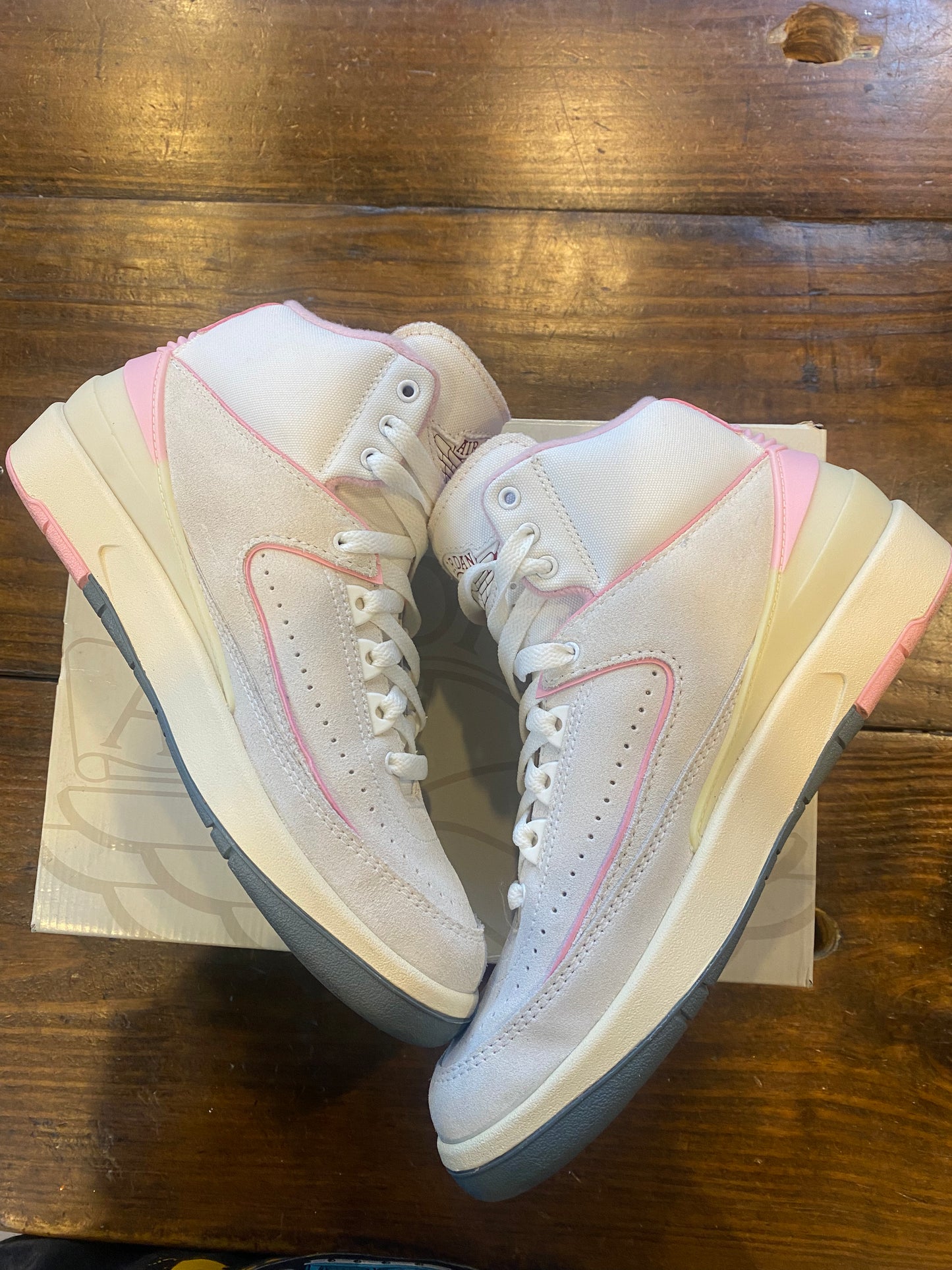 Wmns Jordan 2 Retro Soft Pink PRE OWNED