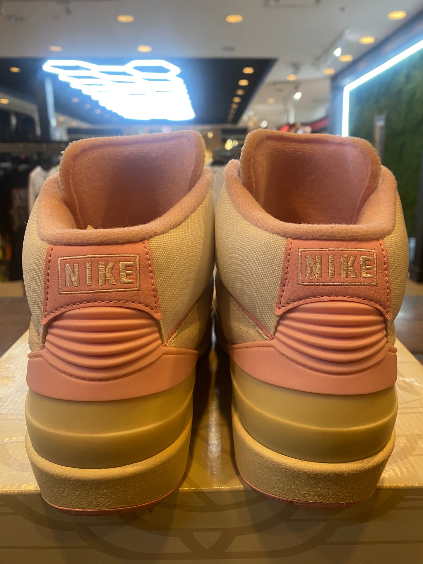 Wmns Jordan 2 Retro Soft Pink PRE OWNED