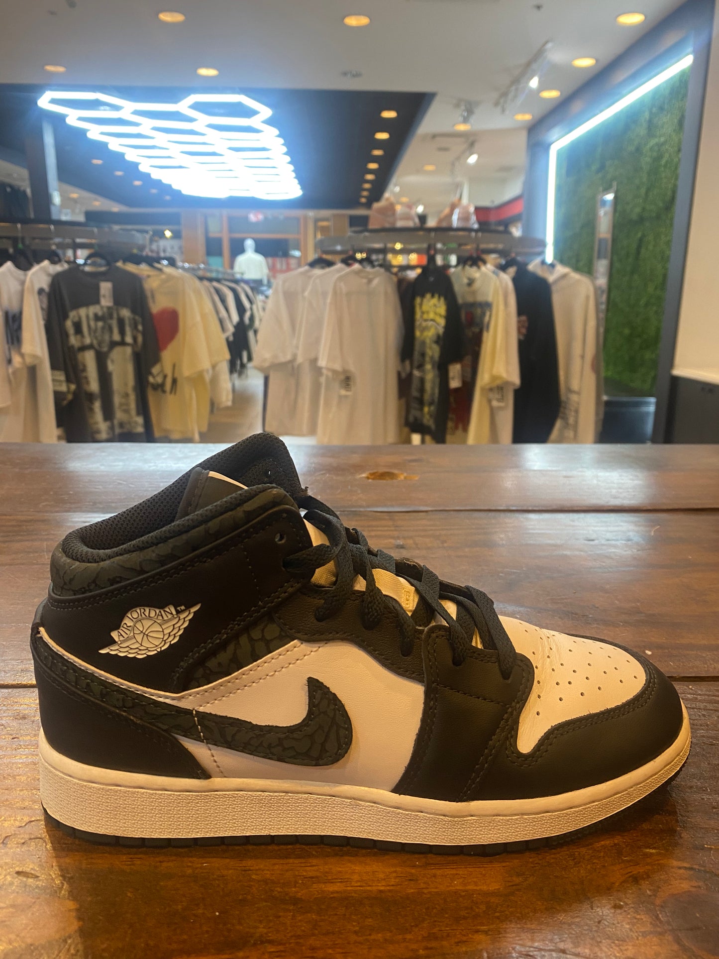 Jordan 1 Mid SE GS Panda Elephant PRE OWNED