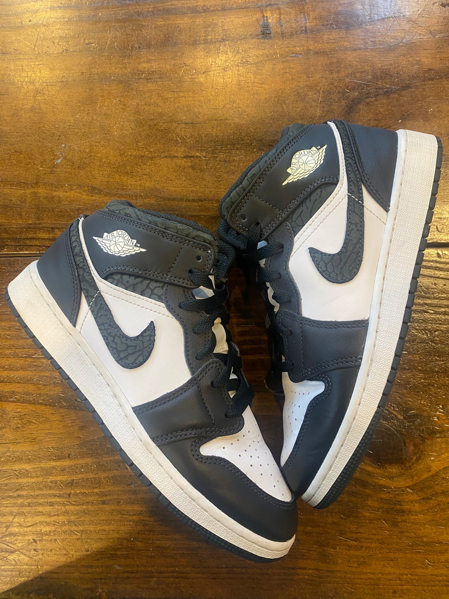 Jordan 1 Mid SE GS Panda Elephant PRE OWNED