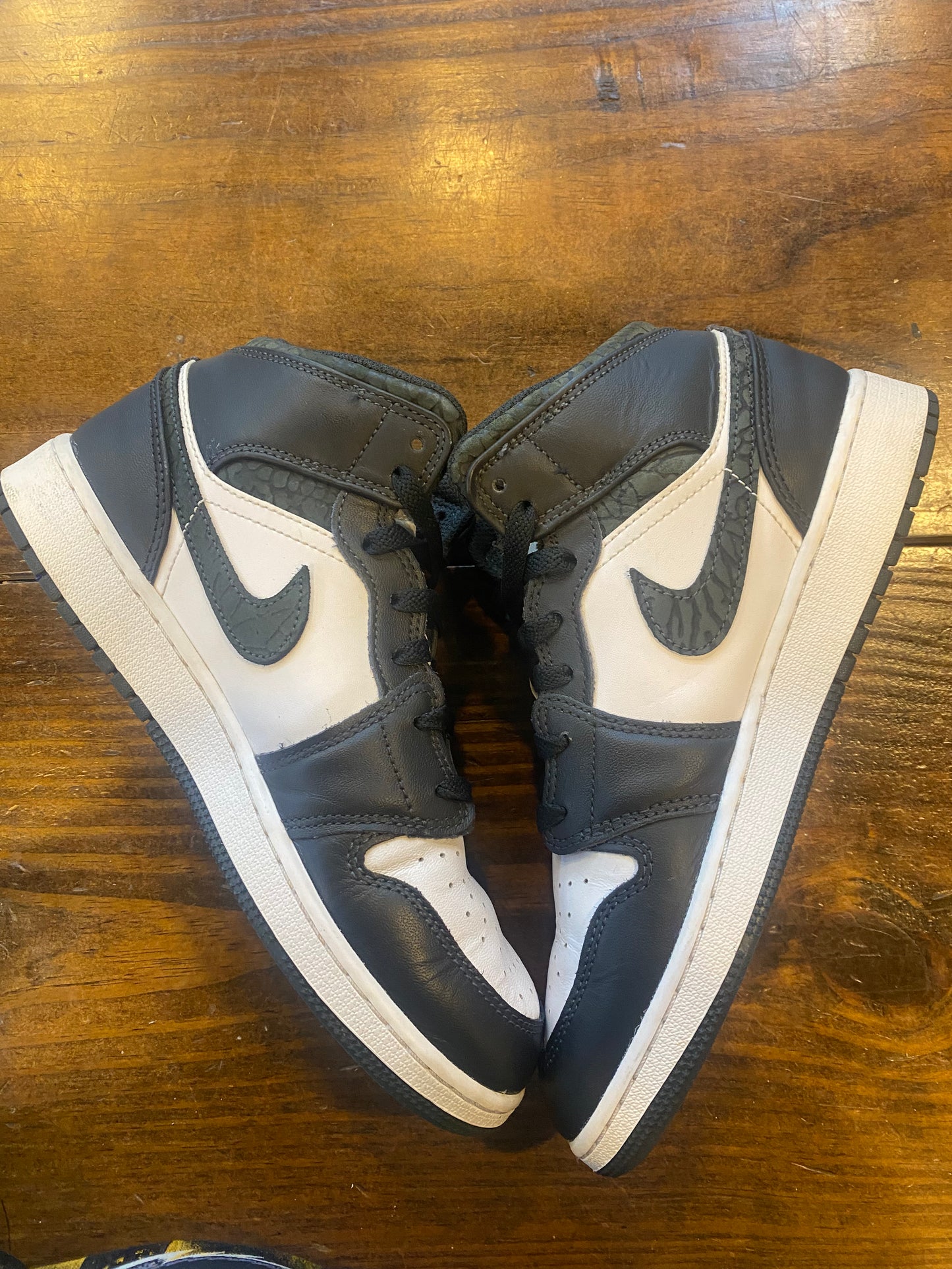Jordan 1 Mid SE GS Panda Elephant PRE OWNED