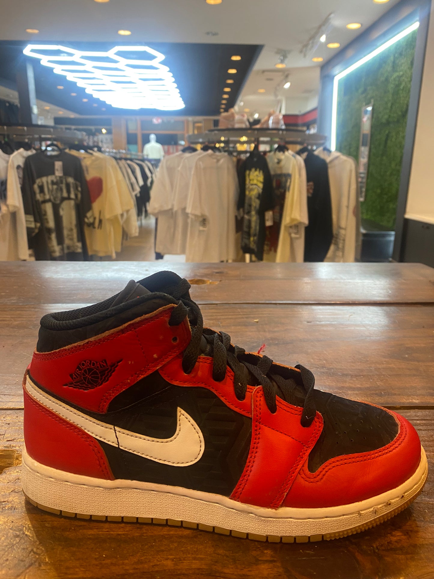 Jordan 1 Mid SE GS Christmas PRE OWNED