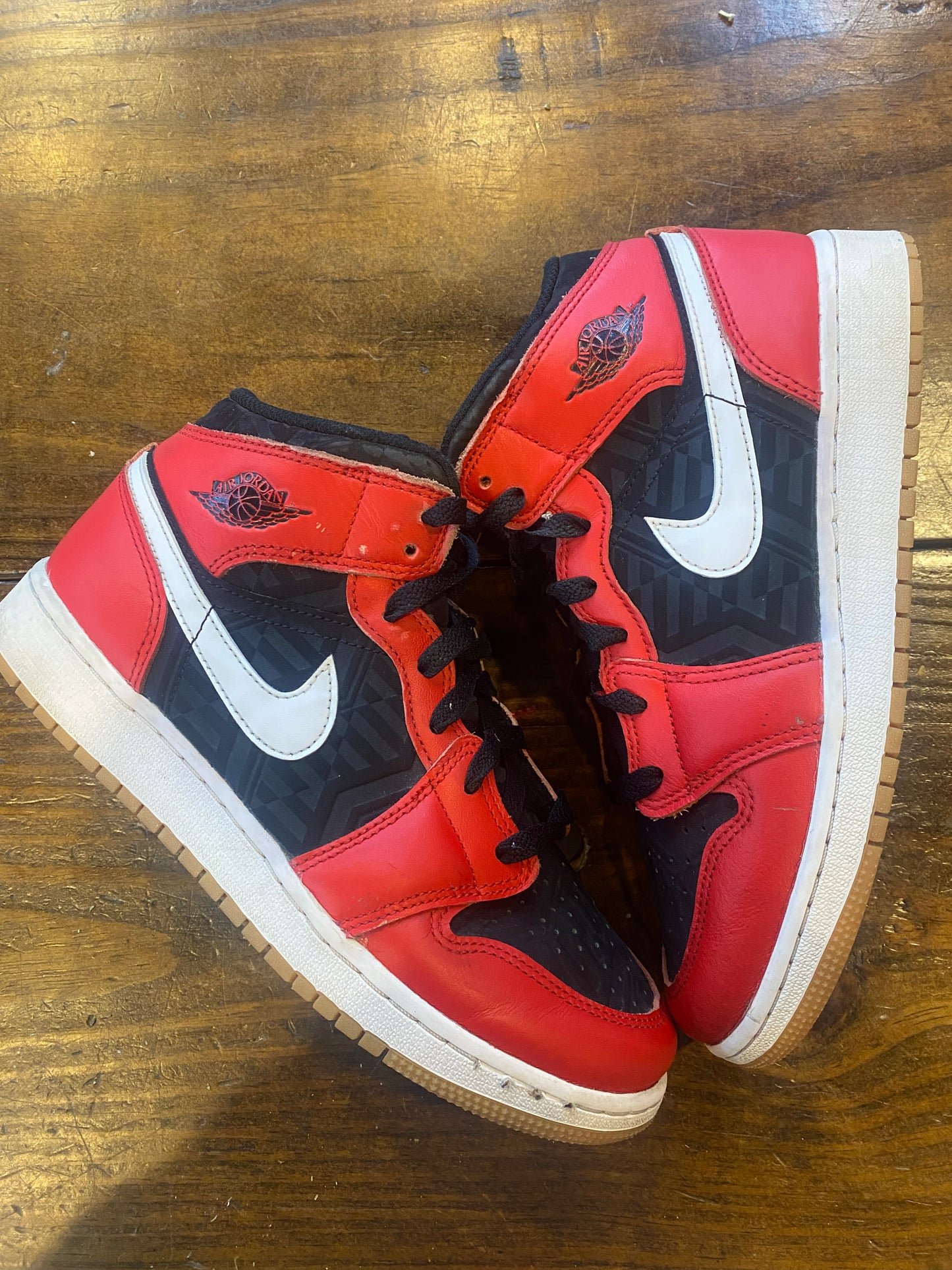 Jordan 1 Mid SE GS Christmas PRE OWNED