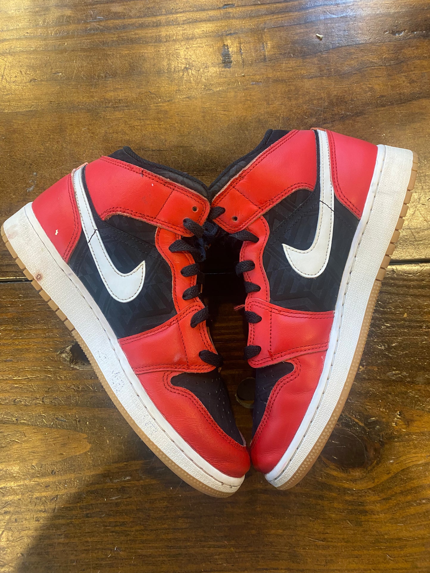 Jordan 1 Mid SE GS Christmas PRE OWNED