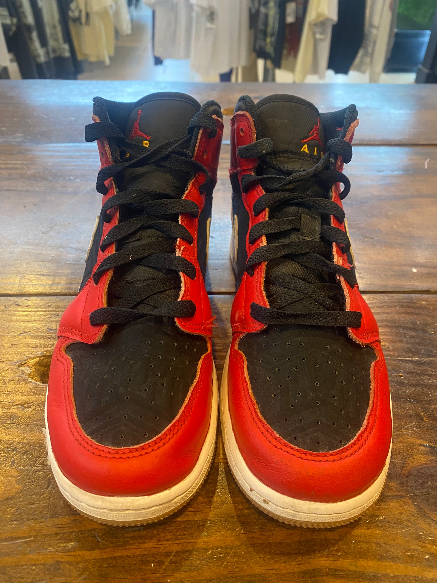 Jordan 1 Mid SE GS Christmas PRE OWNED