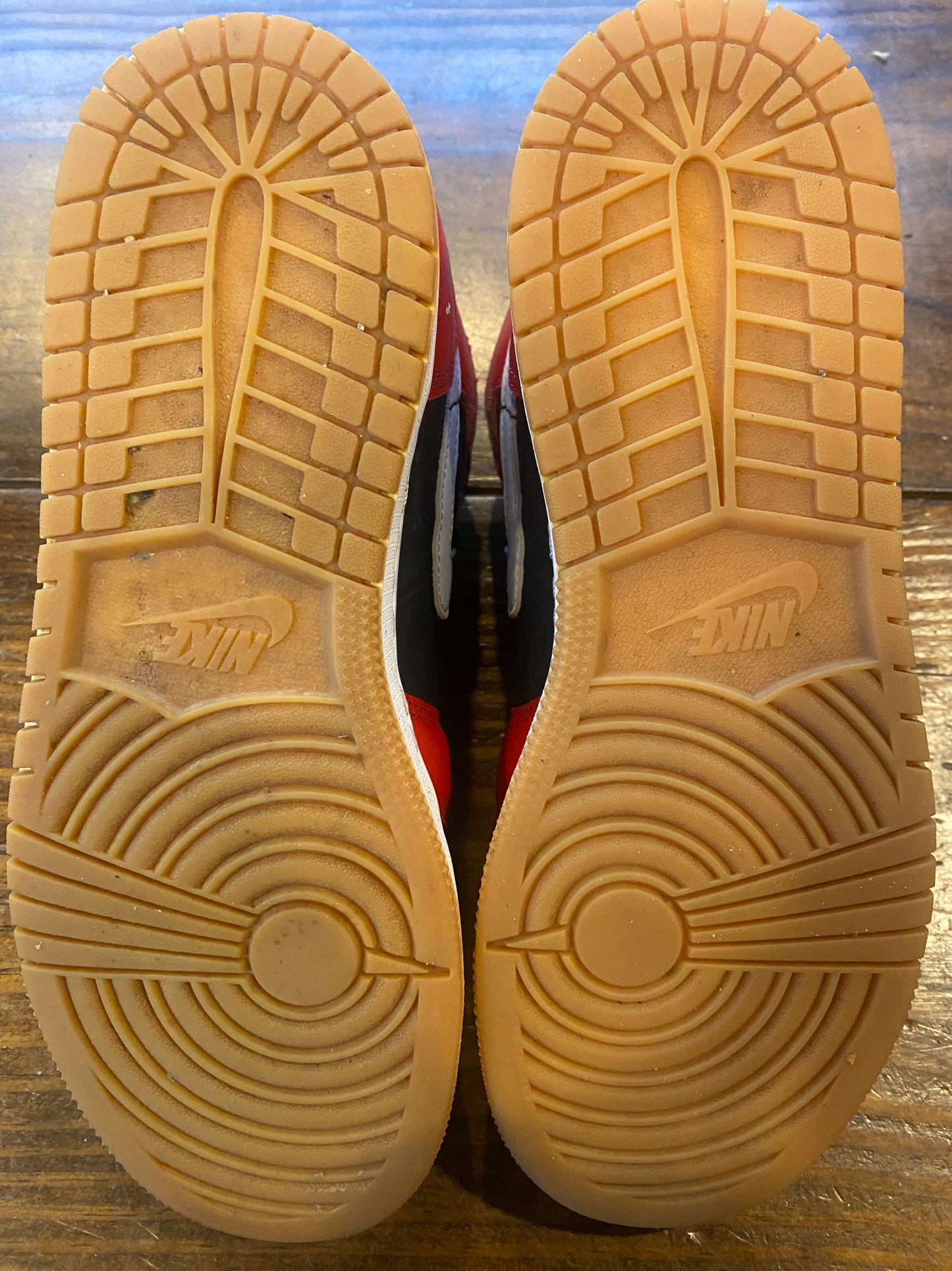 Jordan 1 Mid SE GS Christmas PRE OWNED