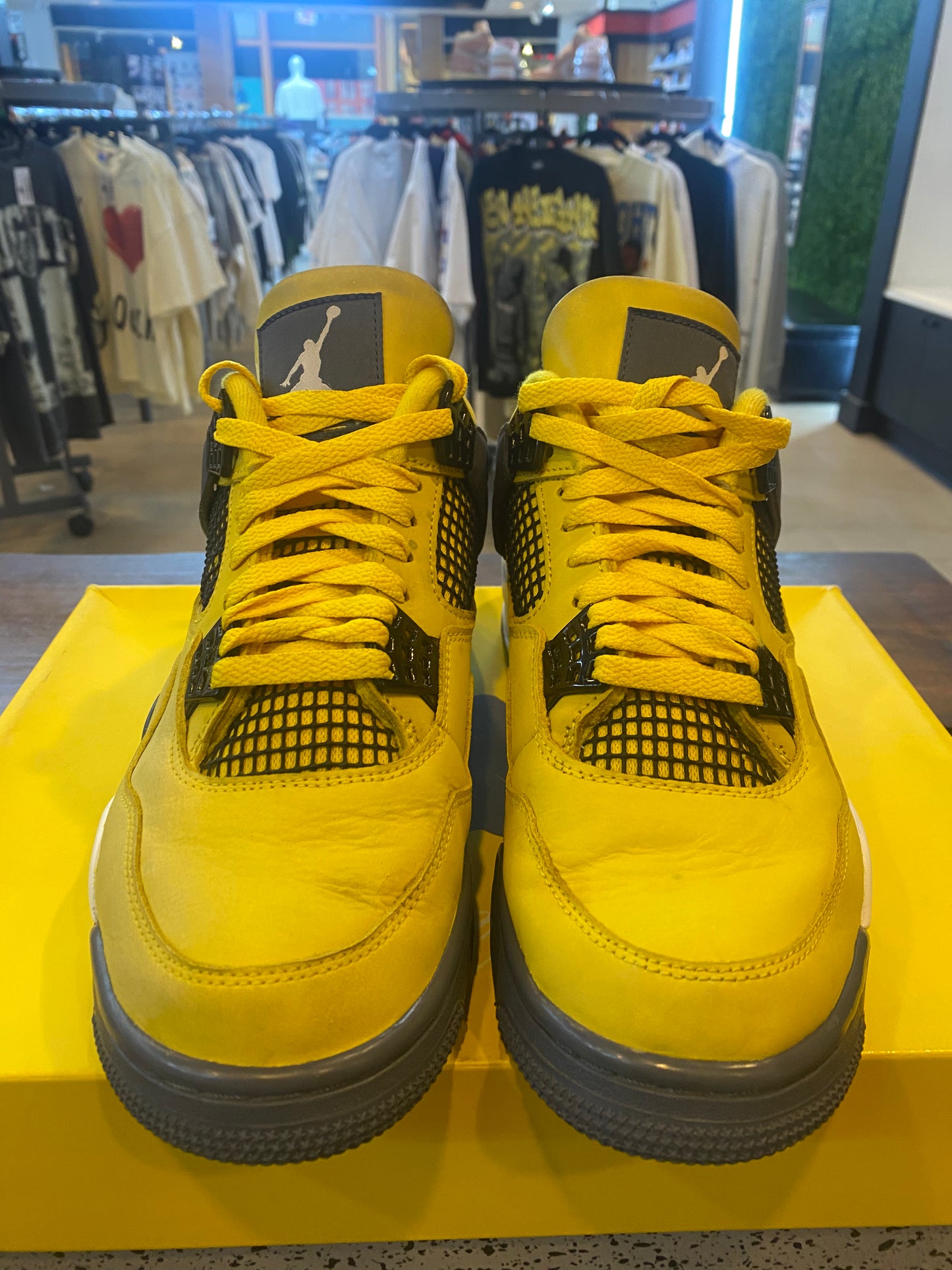 Jordan 4 Retro Lightning 2021 PRE OWNED