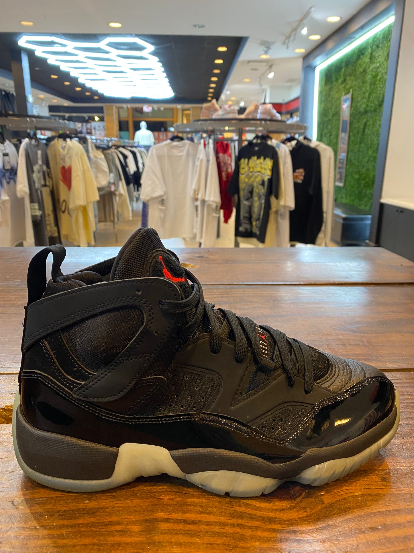 Jumpman Two Trey Black University Red PRE OWNED