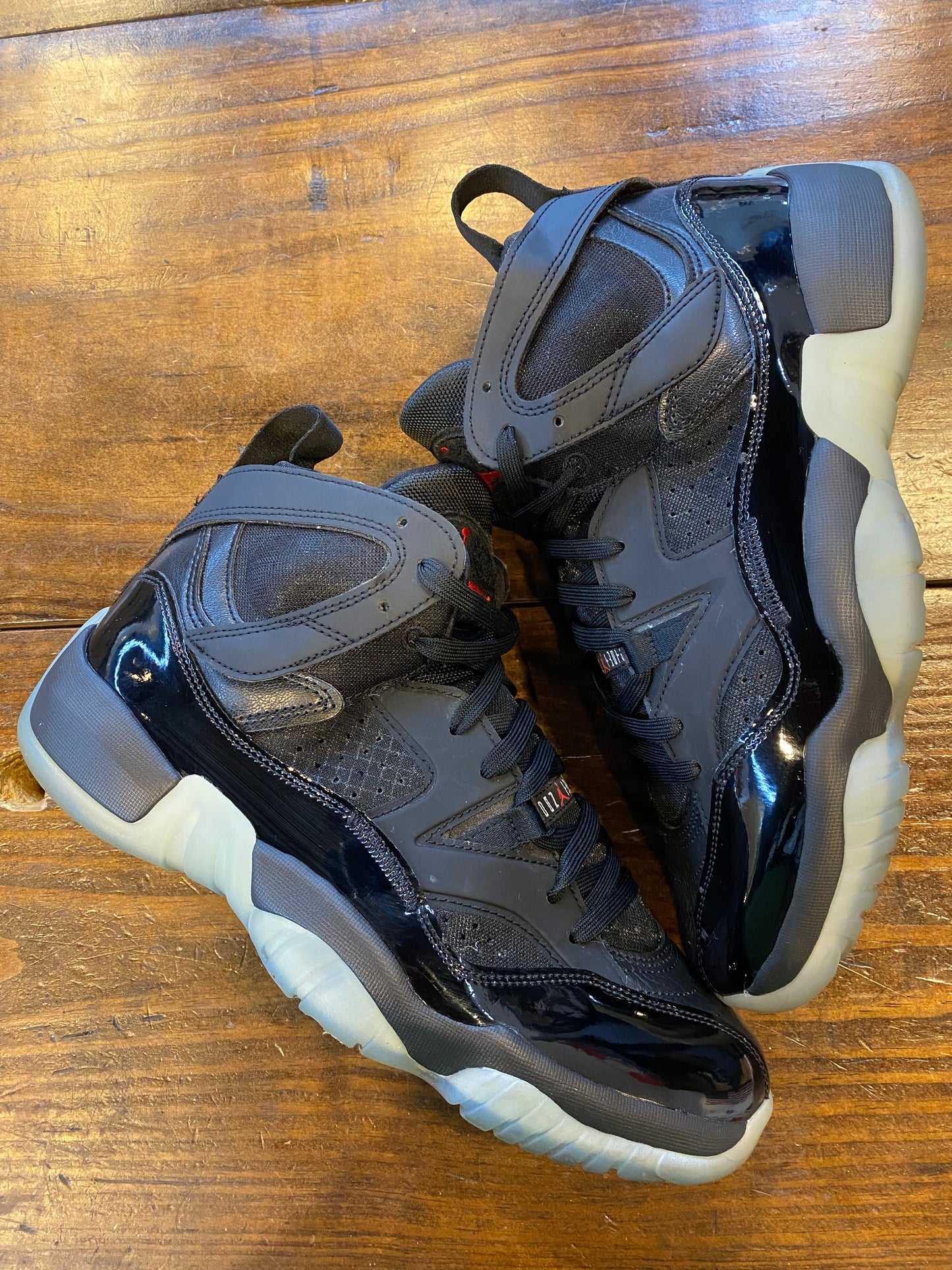 Jumpman Two Trey Black University Red PRE OWNED