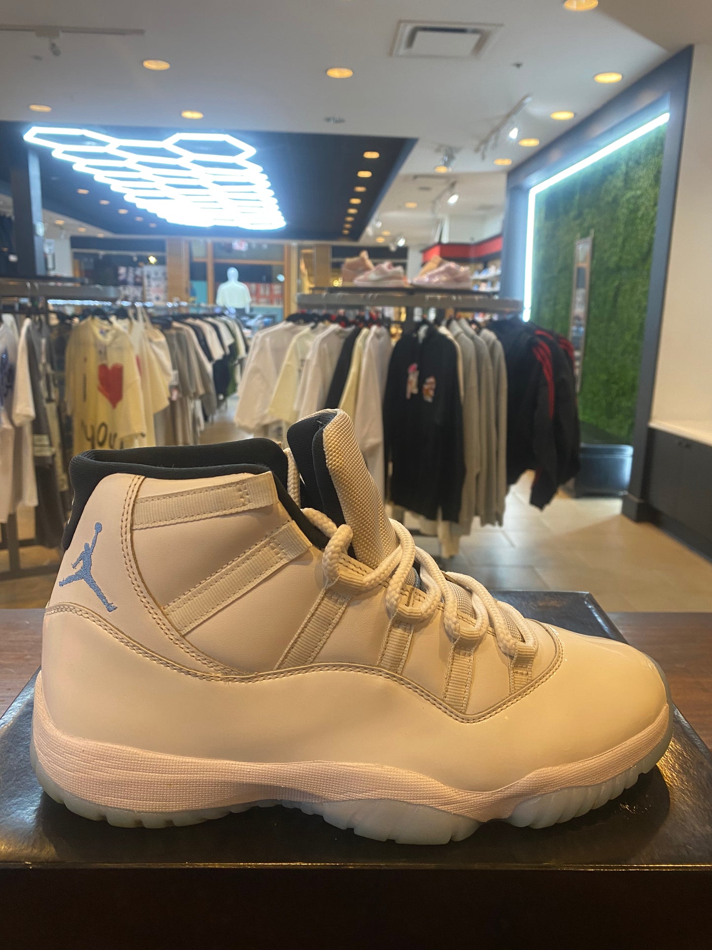 Jordan 11 Retro Columbia Legend Blue 2024 PRE OWNED